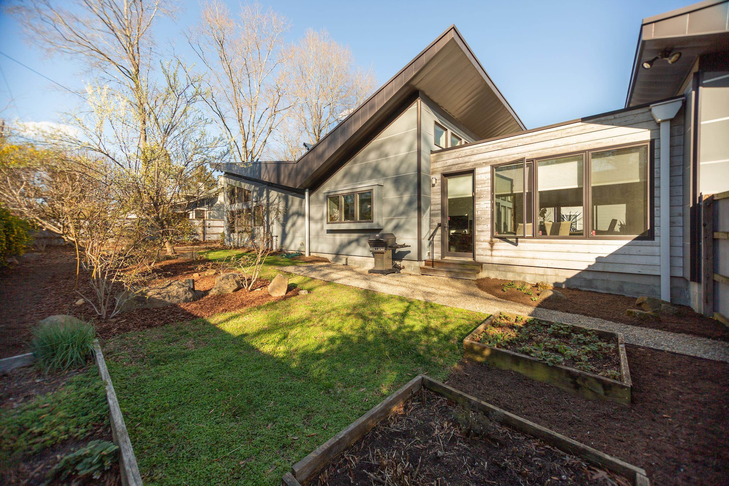 930 W Markham Avenue