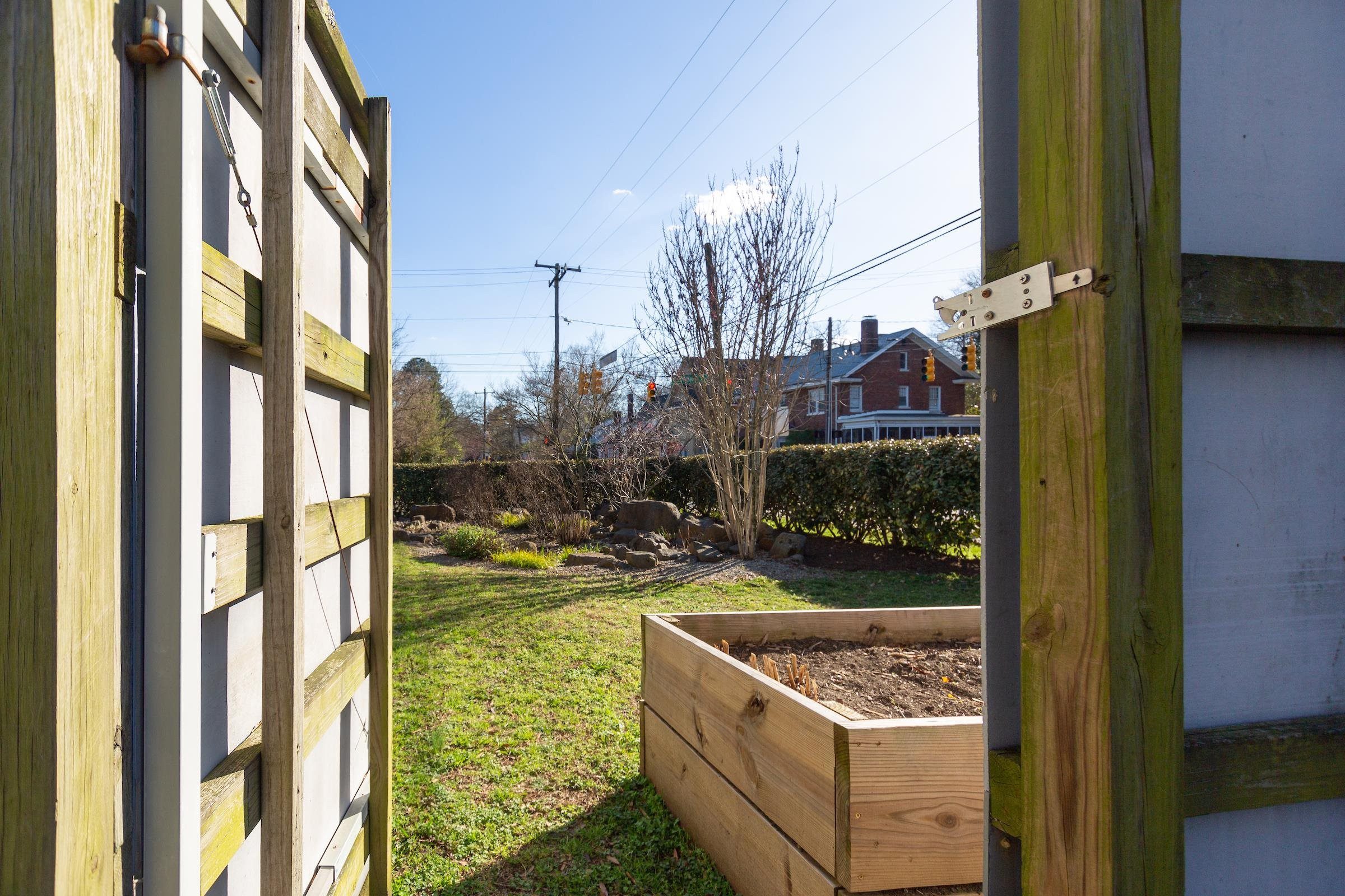 930 W Markham Avenue