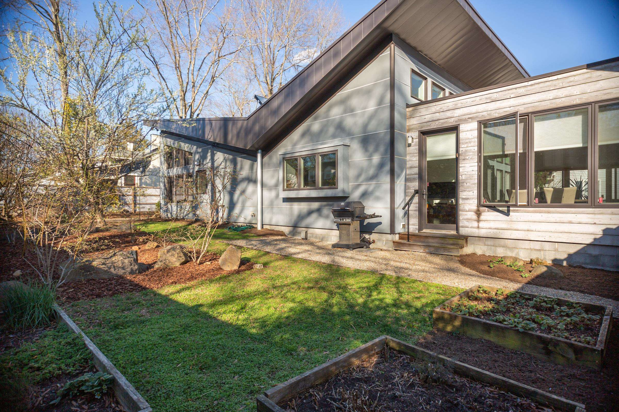 930 W Markham Avenue