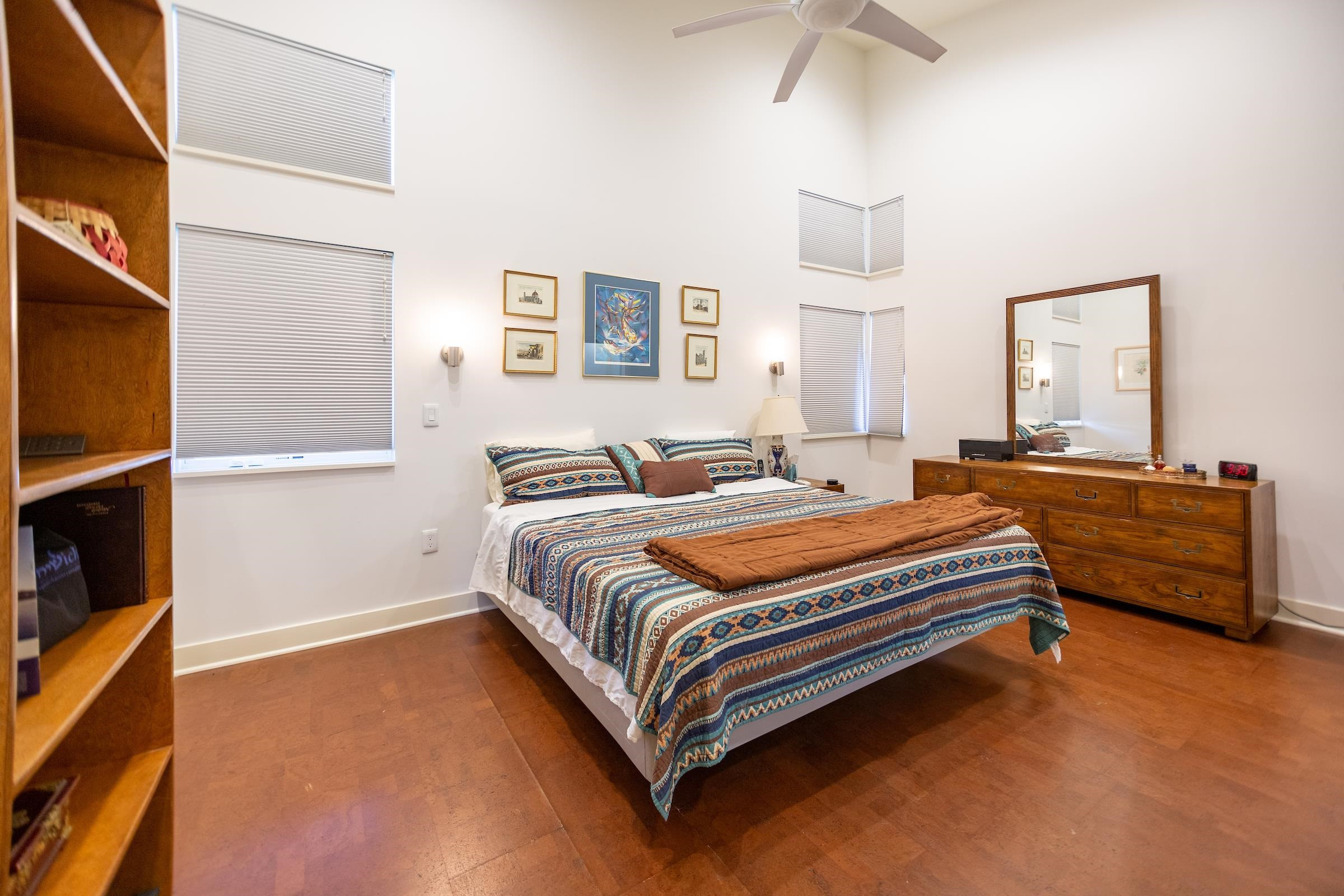 930 W Markham Avenue