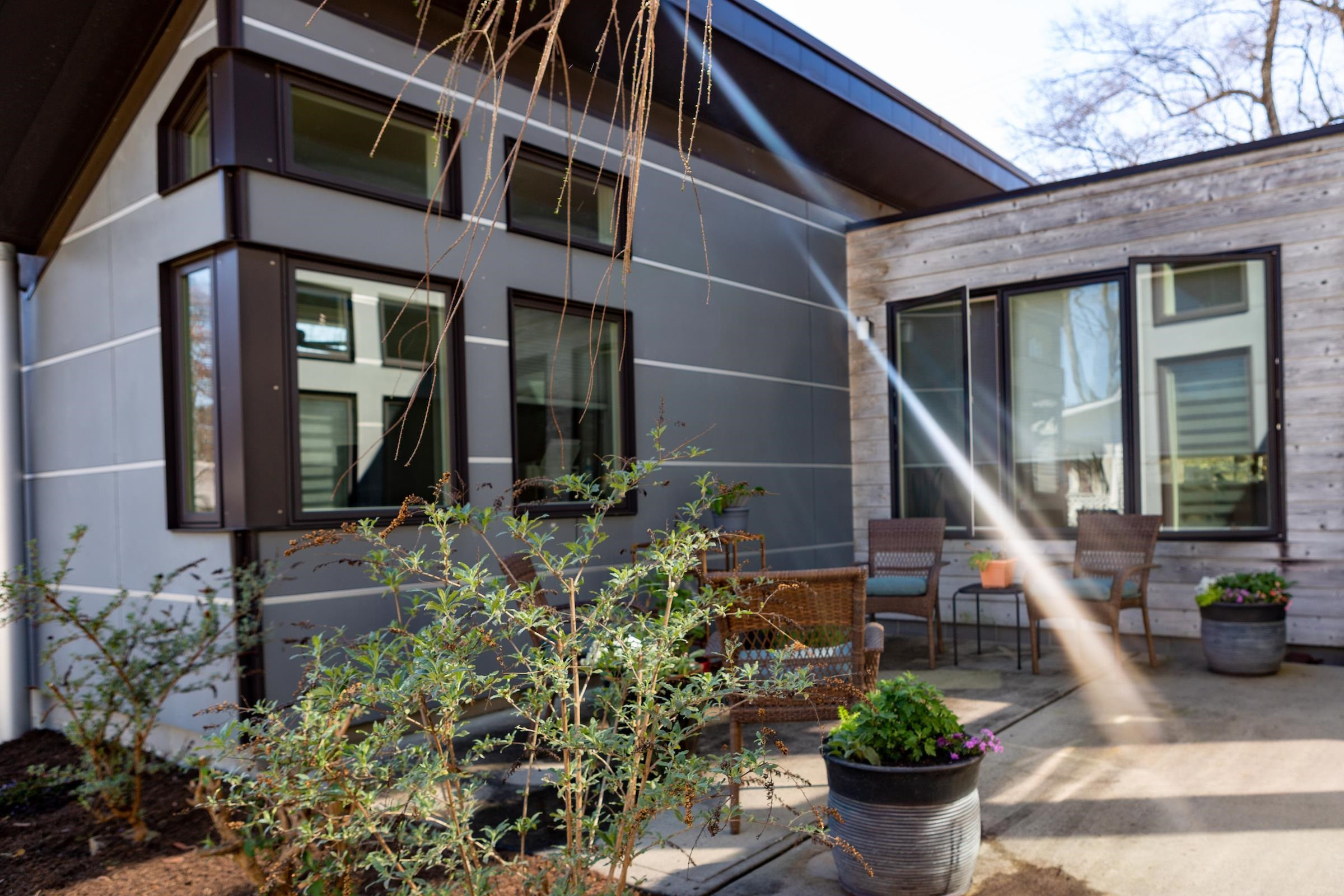 930 W Markham Avenue