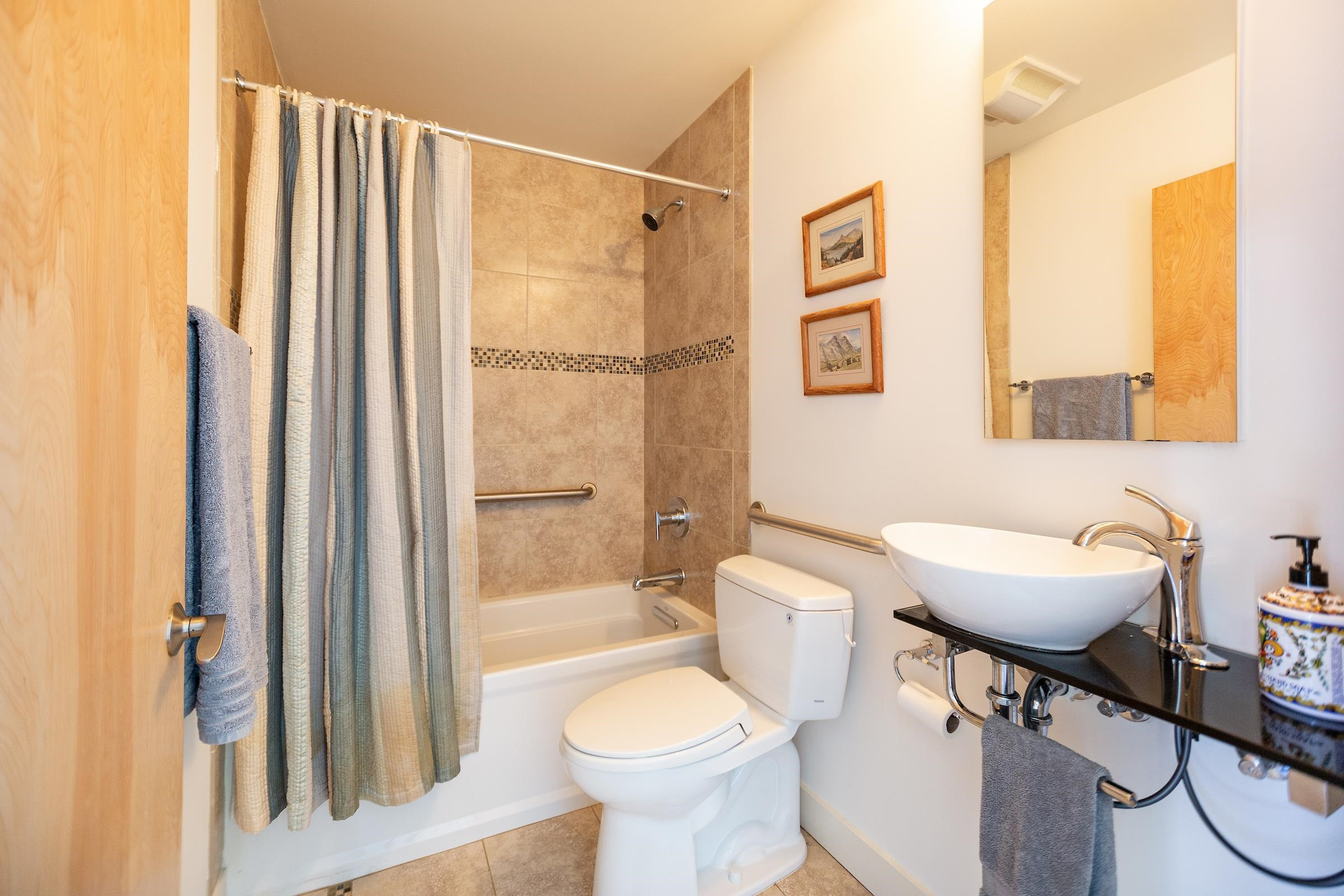 930 W Markham Avenue