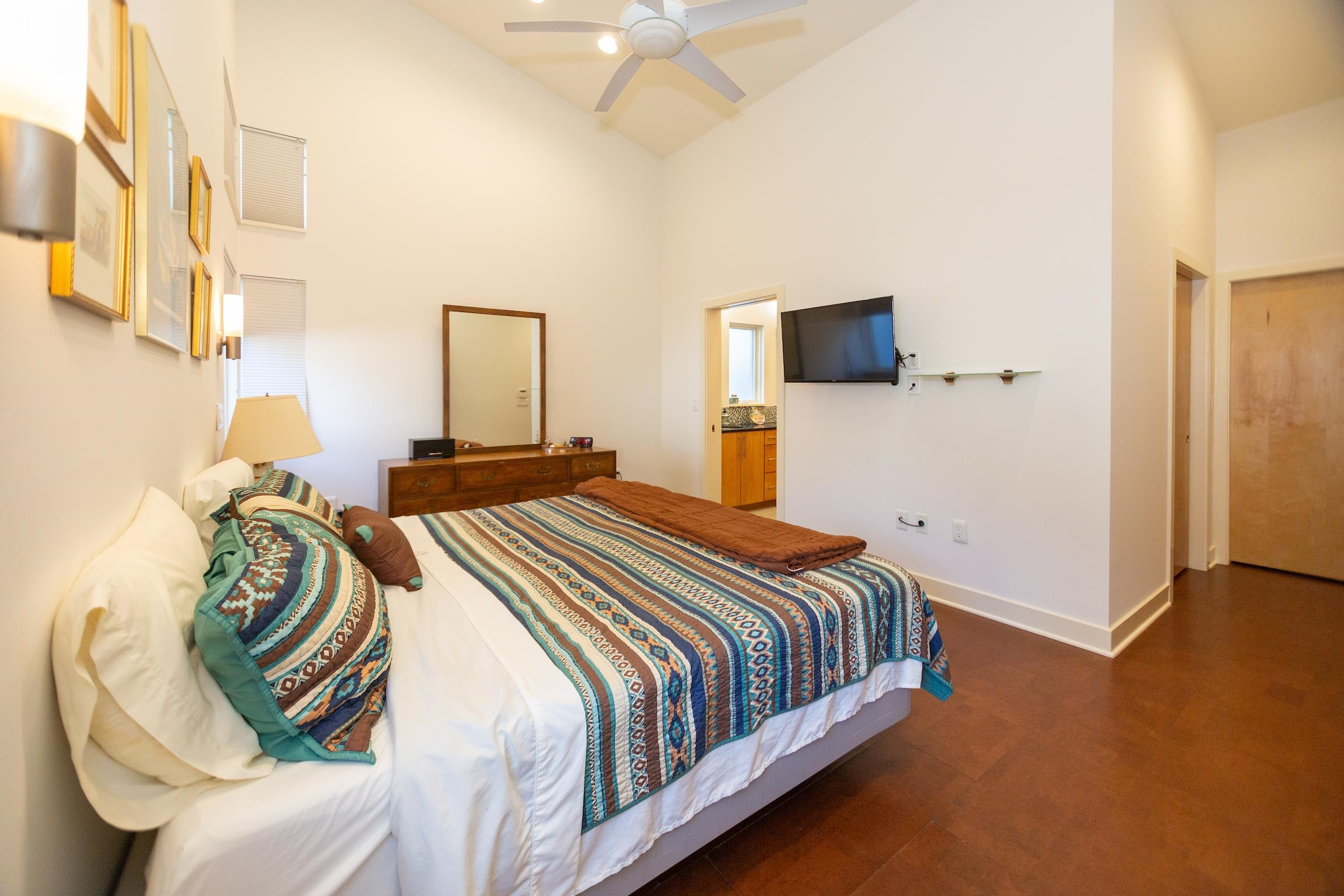 930 W Markham Avenue