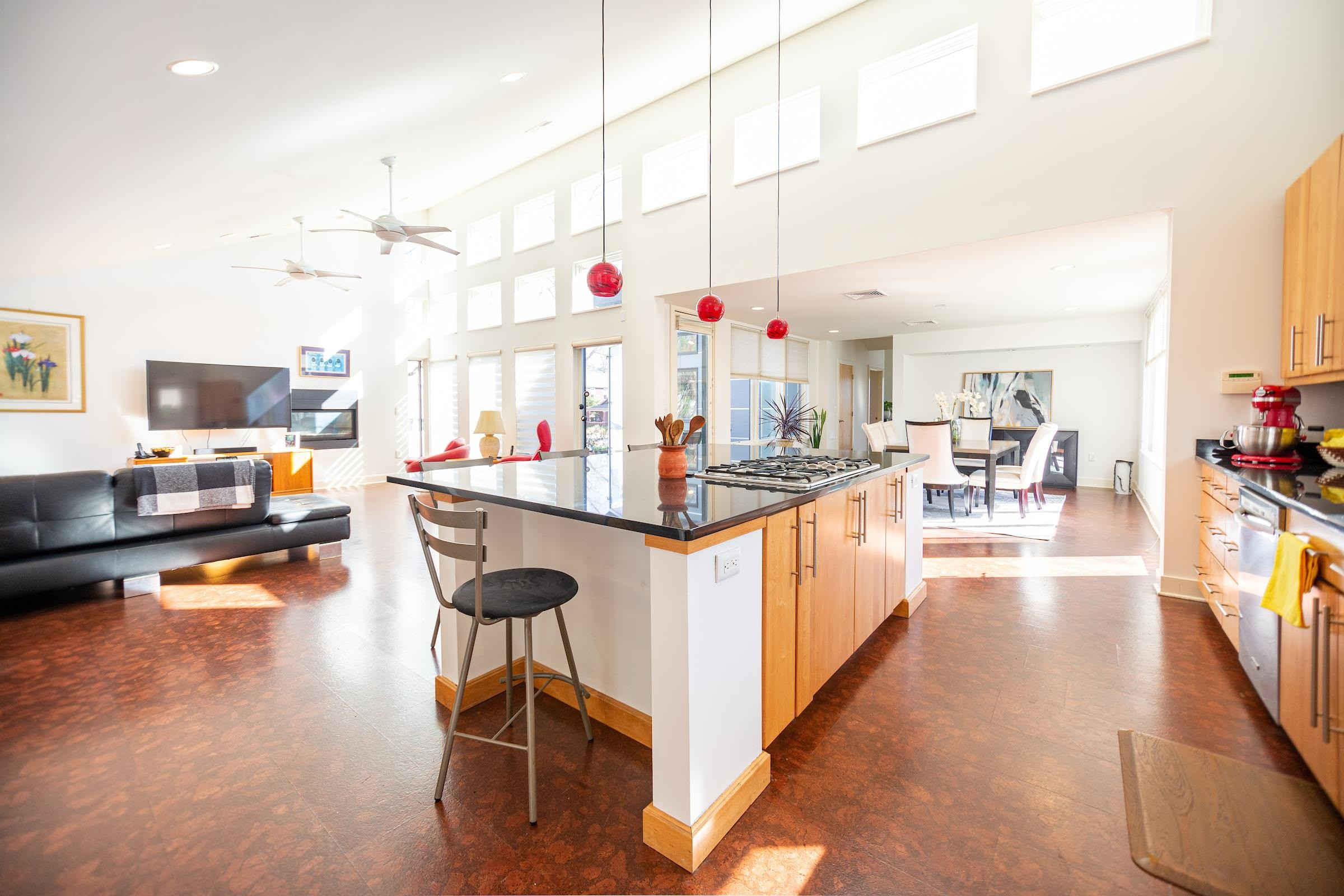 930 W Markham Avenue