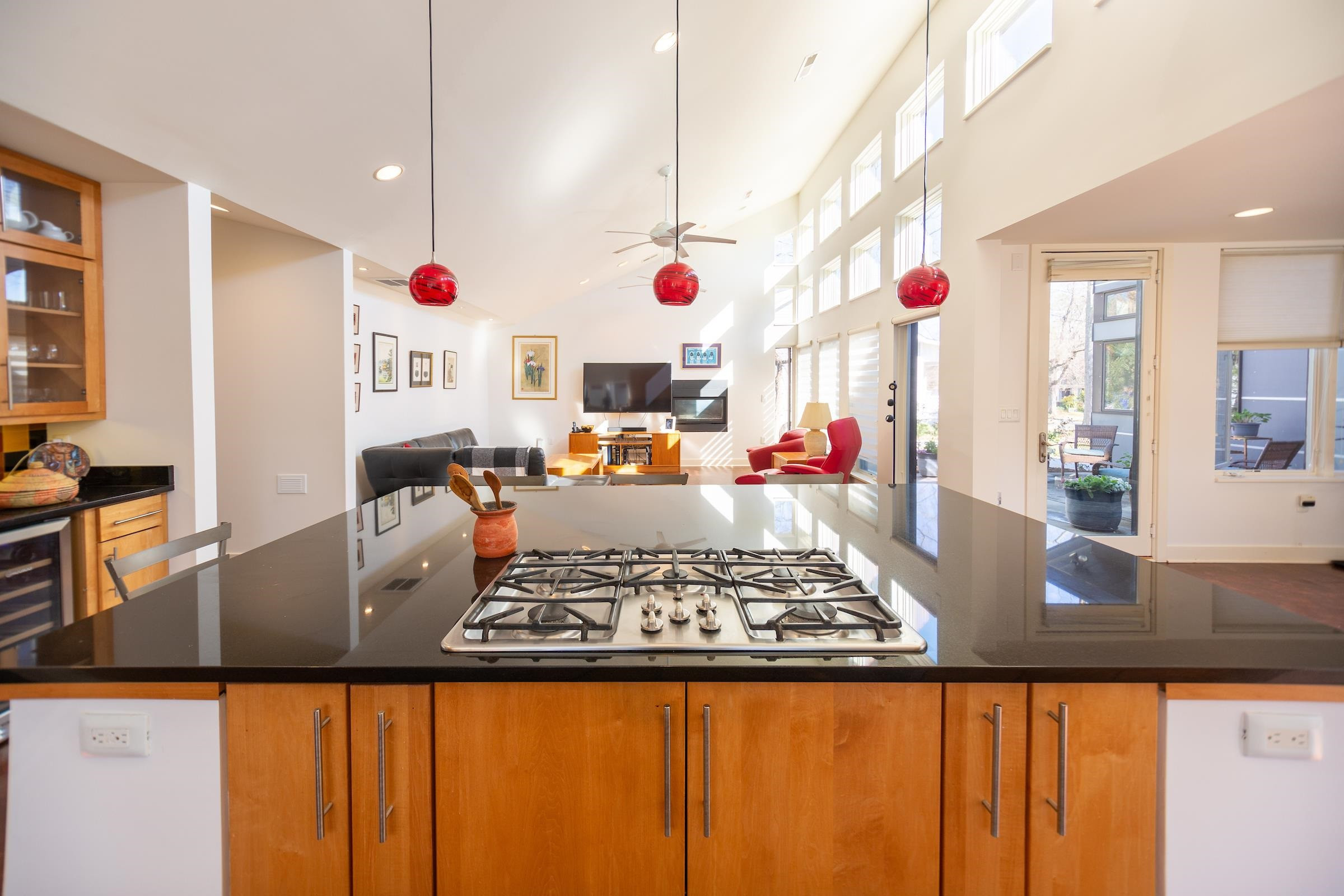 930 W Markham Avenue