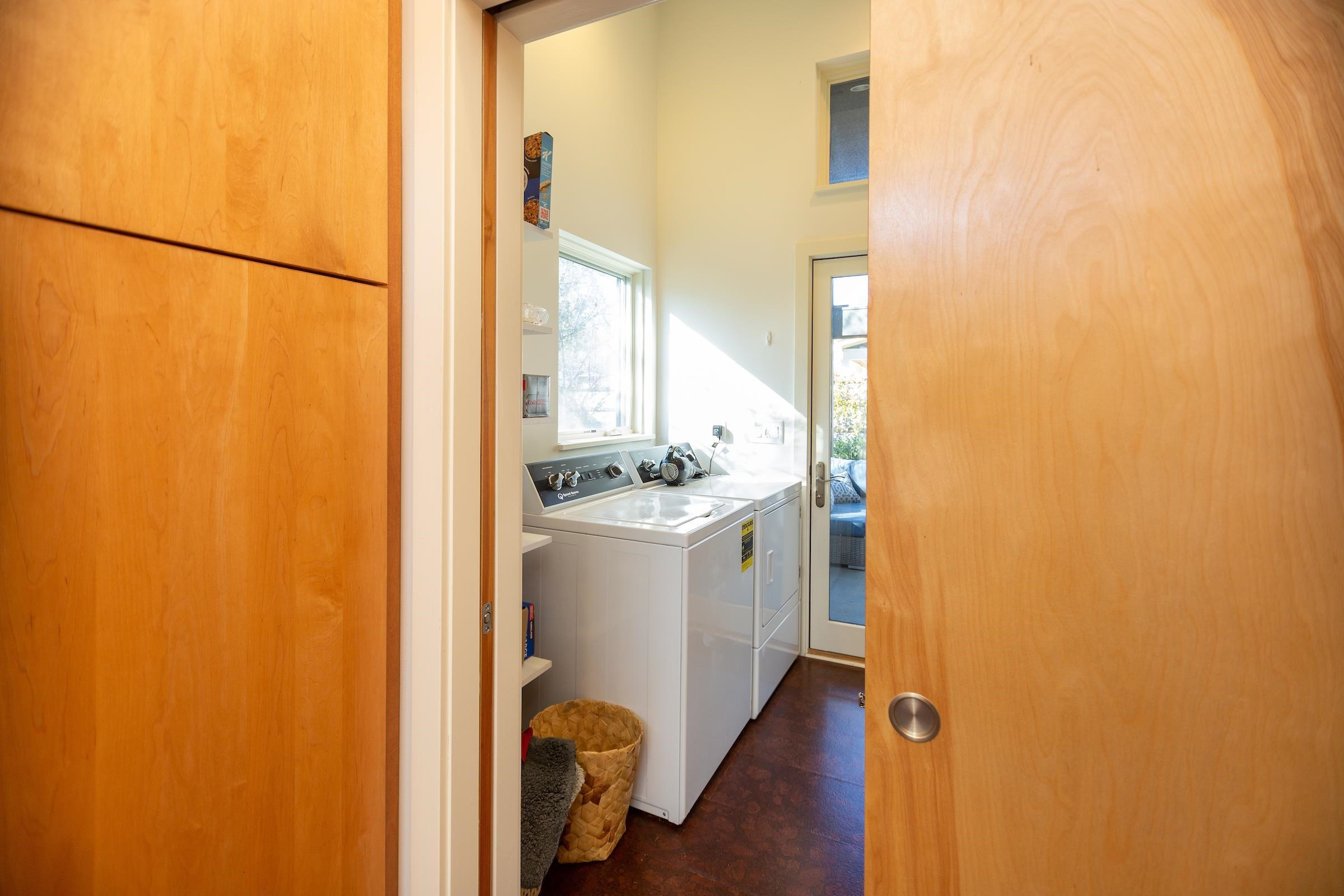 930 W Markham Avenue