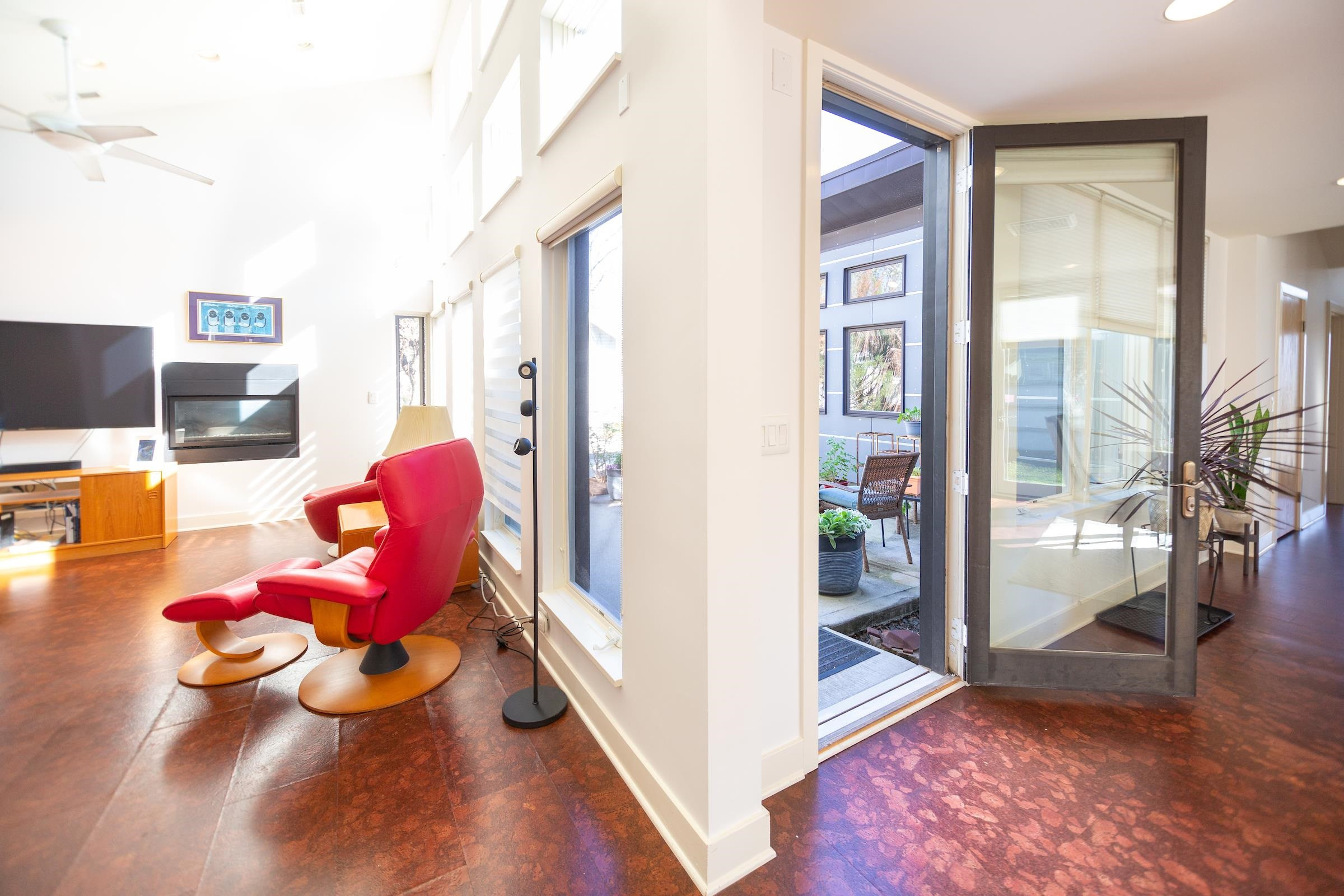 930 W Markham Avenue