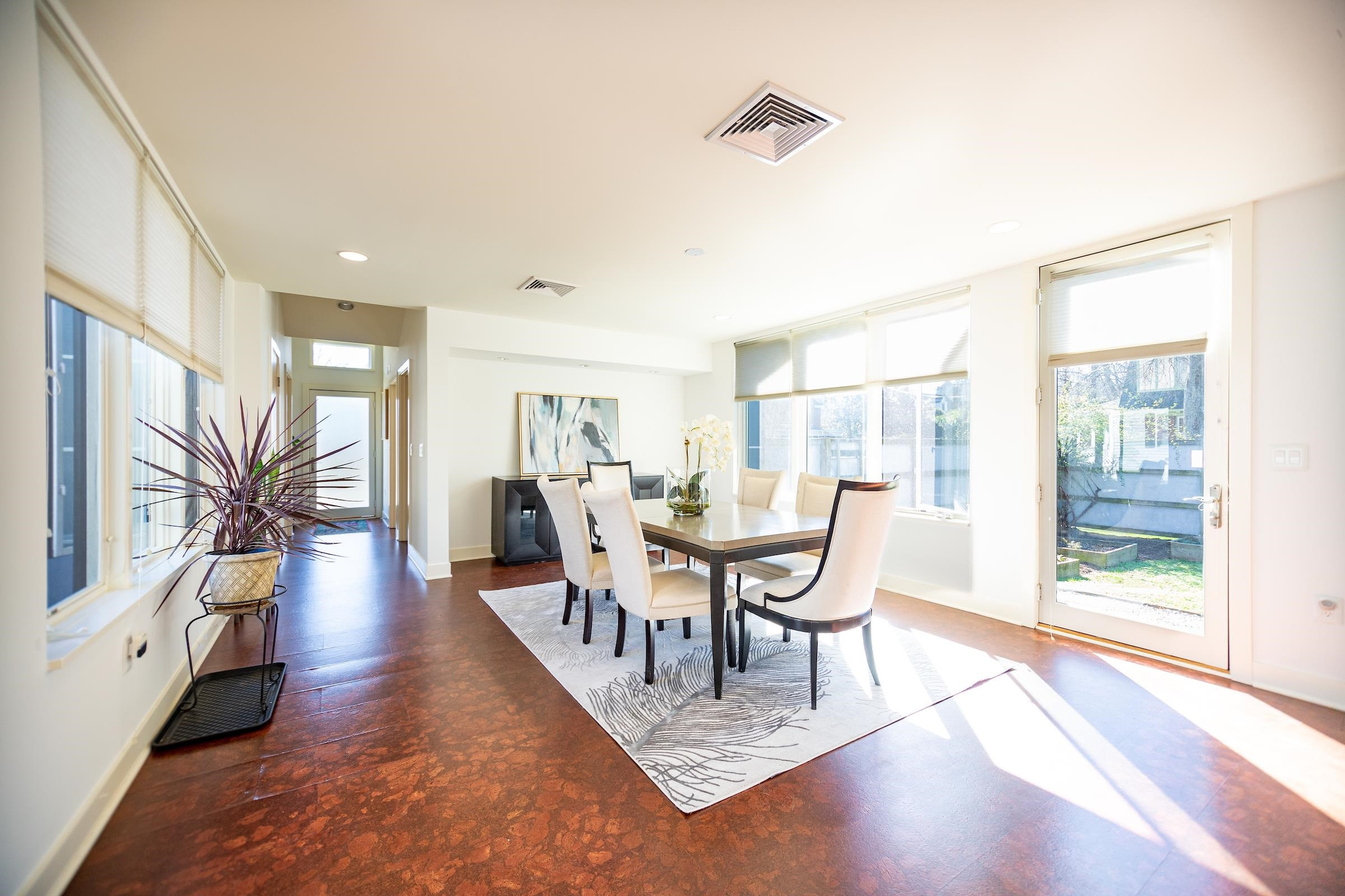 930 W Markham Avenue