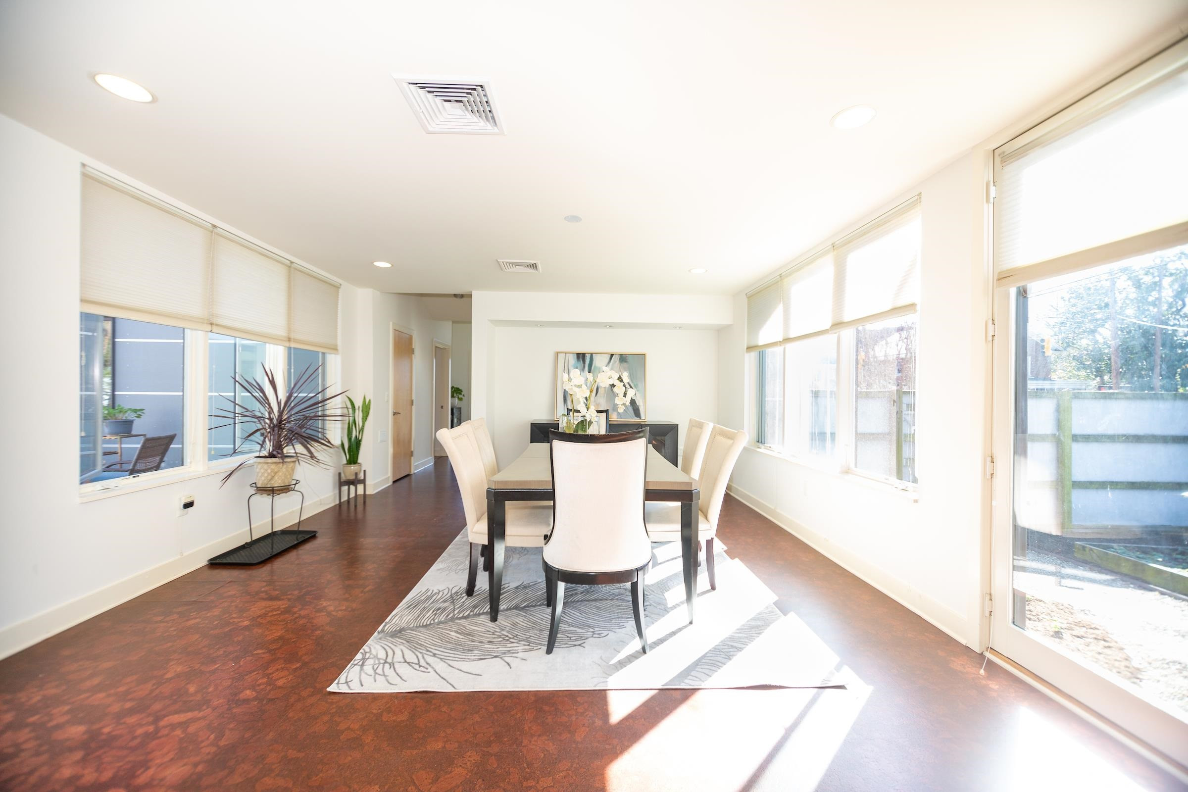 930 W Markham Avenue