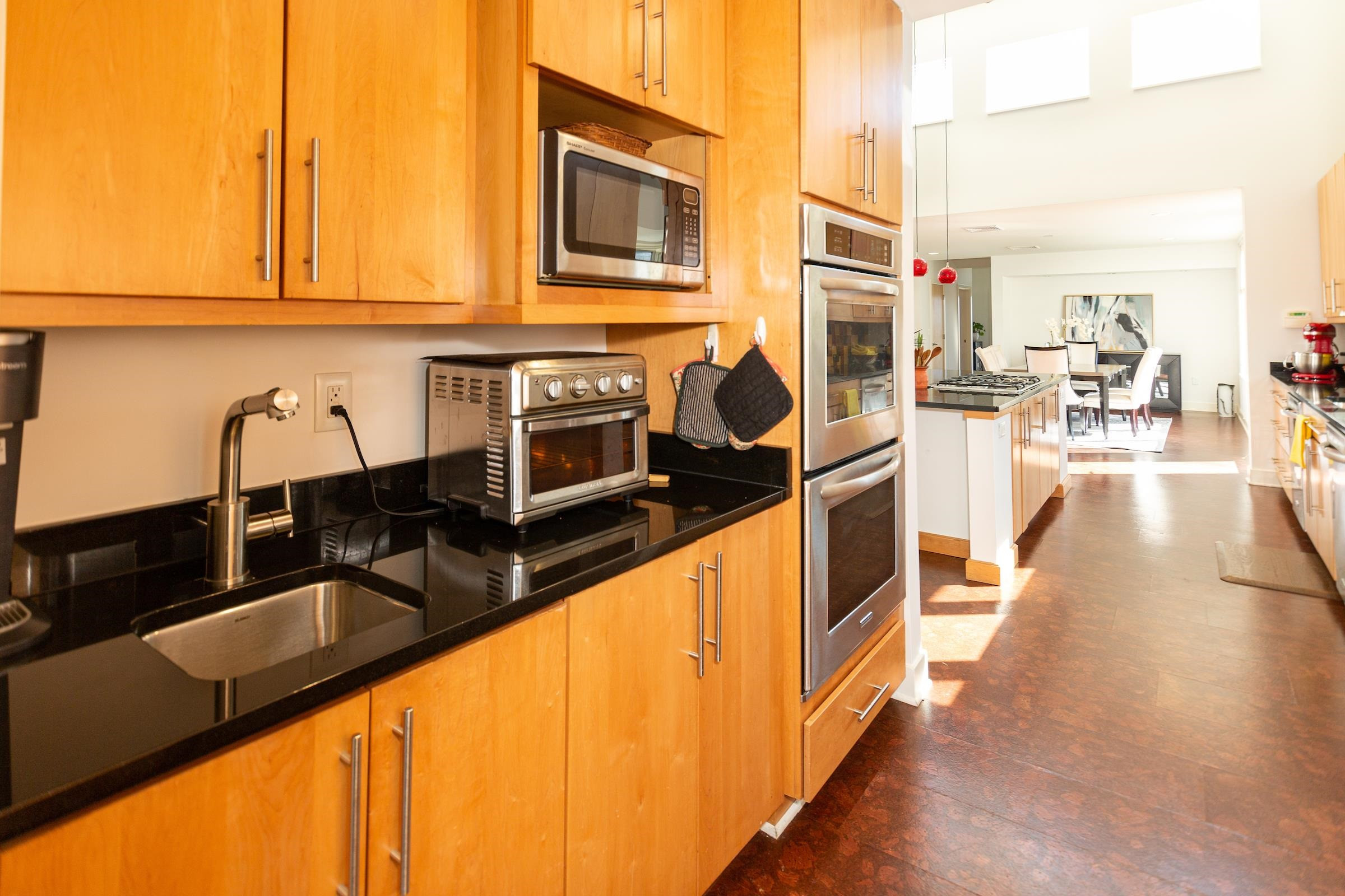 930 W Markham Avenue