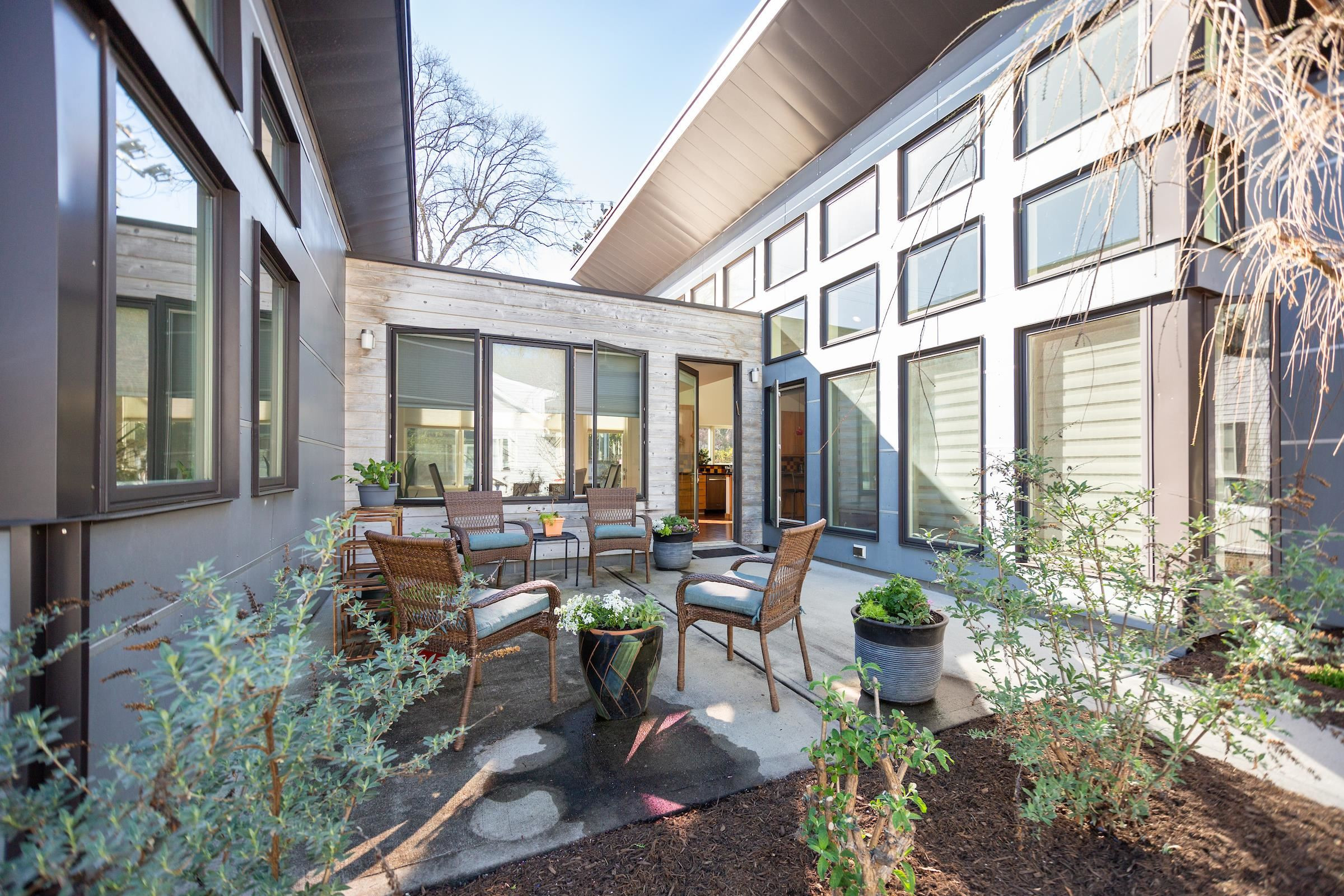 930 W Markham Avenue