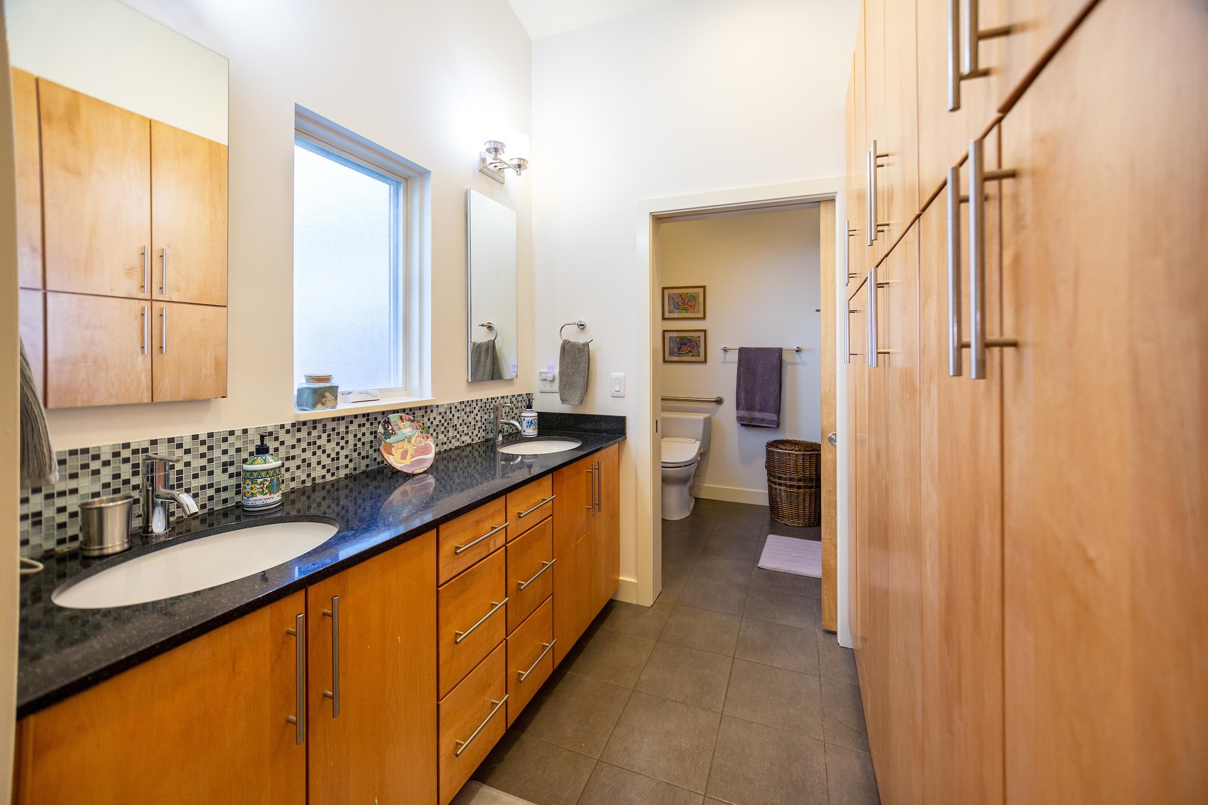 930 W Markham Avenue