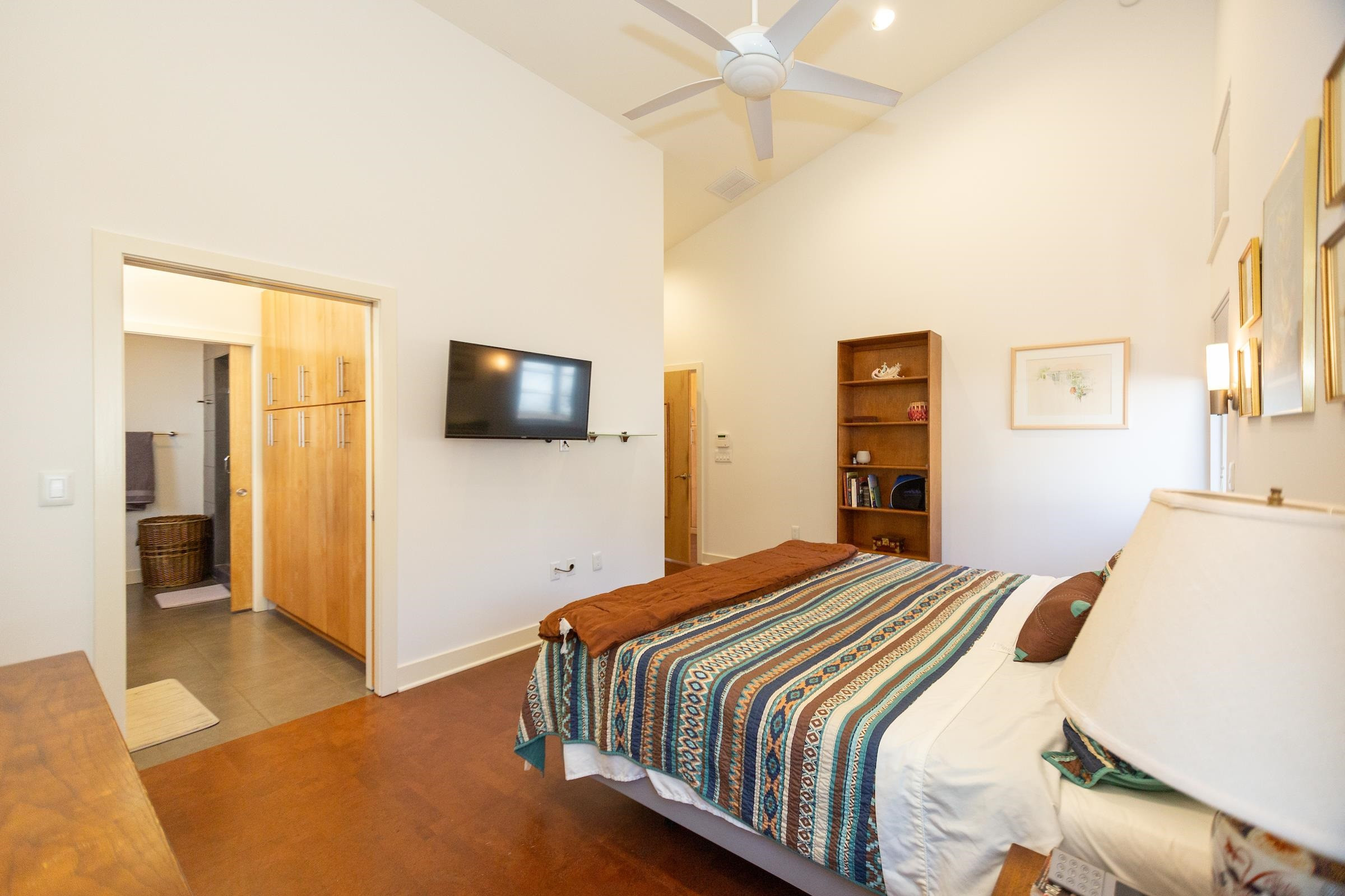 930 W Markham Avenue