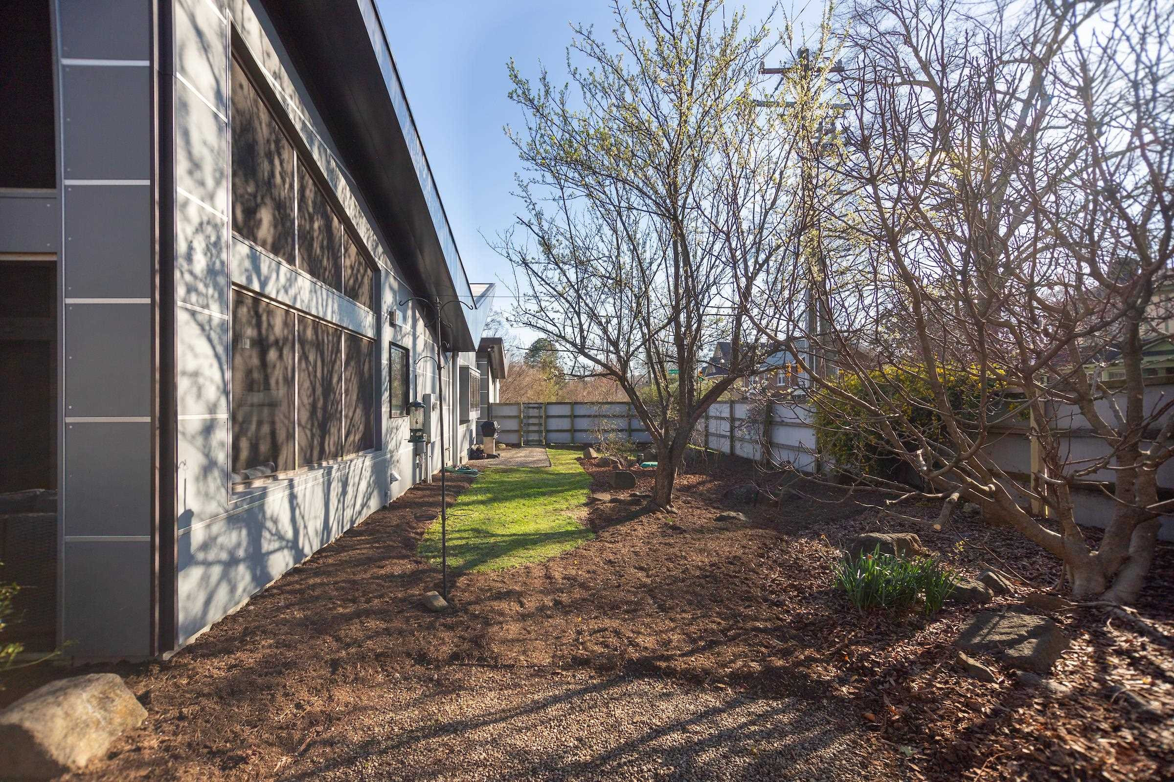 930 W Markham Avenue