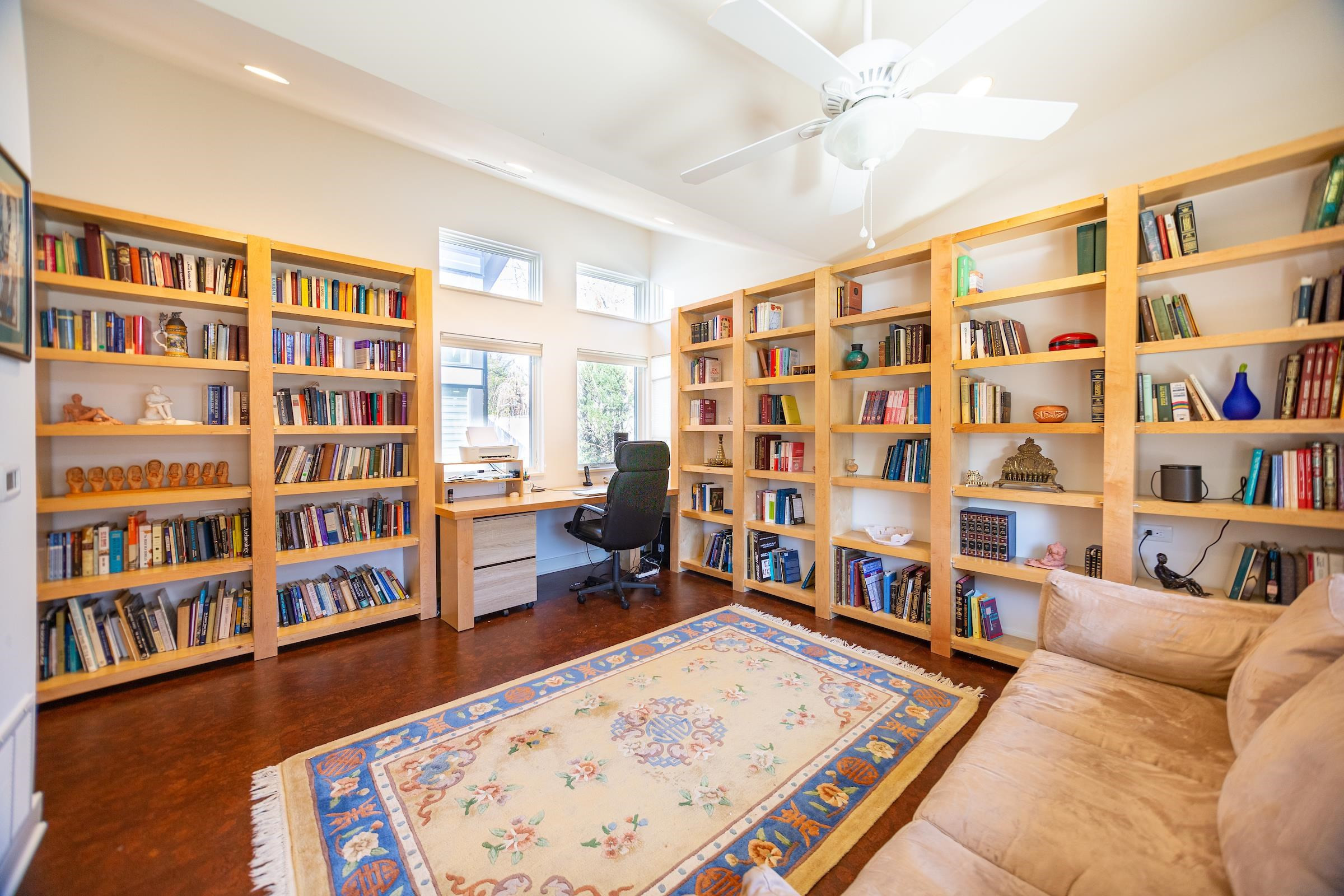 930 W Markham Avenue