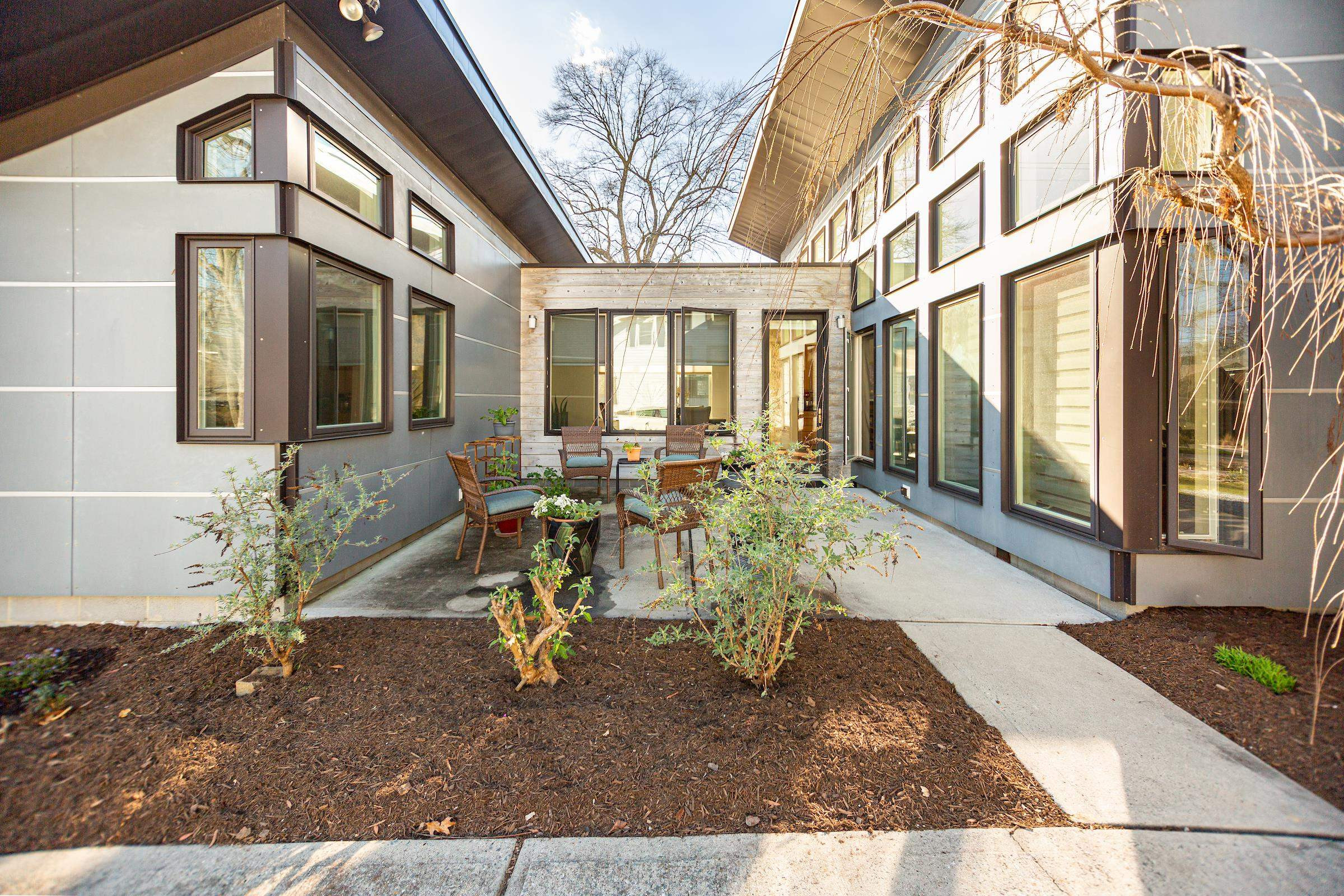 930 W Markham Avenue