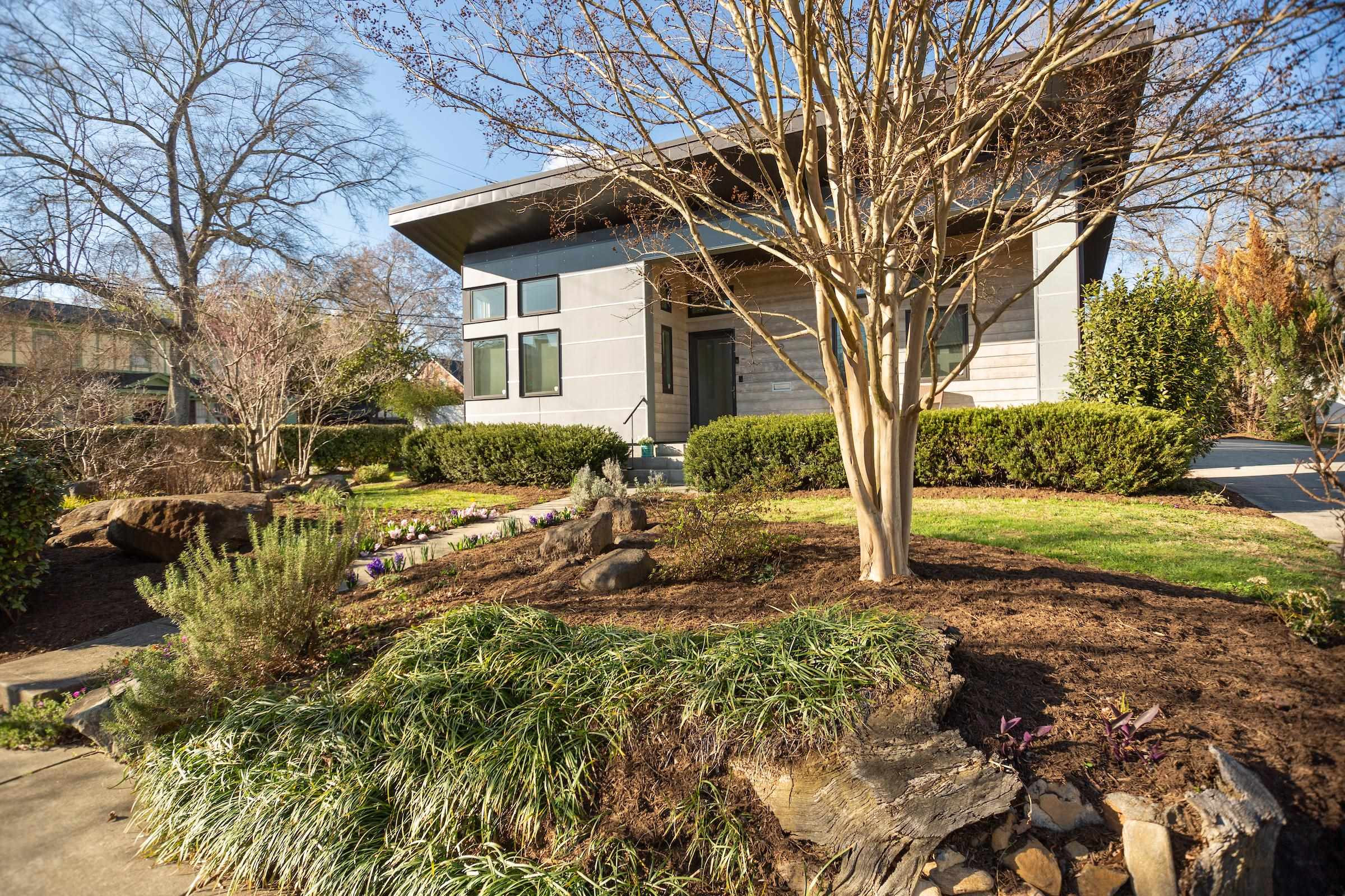 930 W Markham Avenue