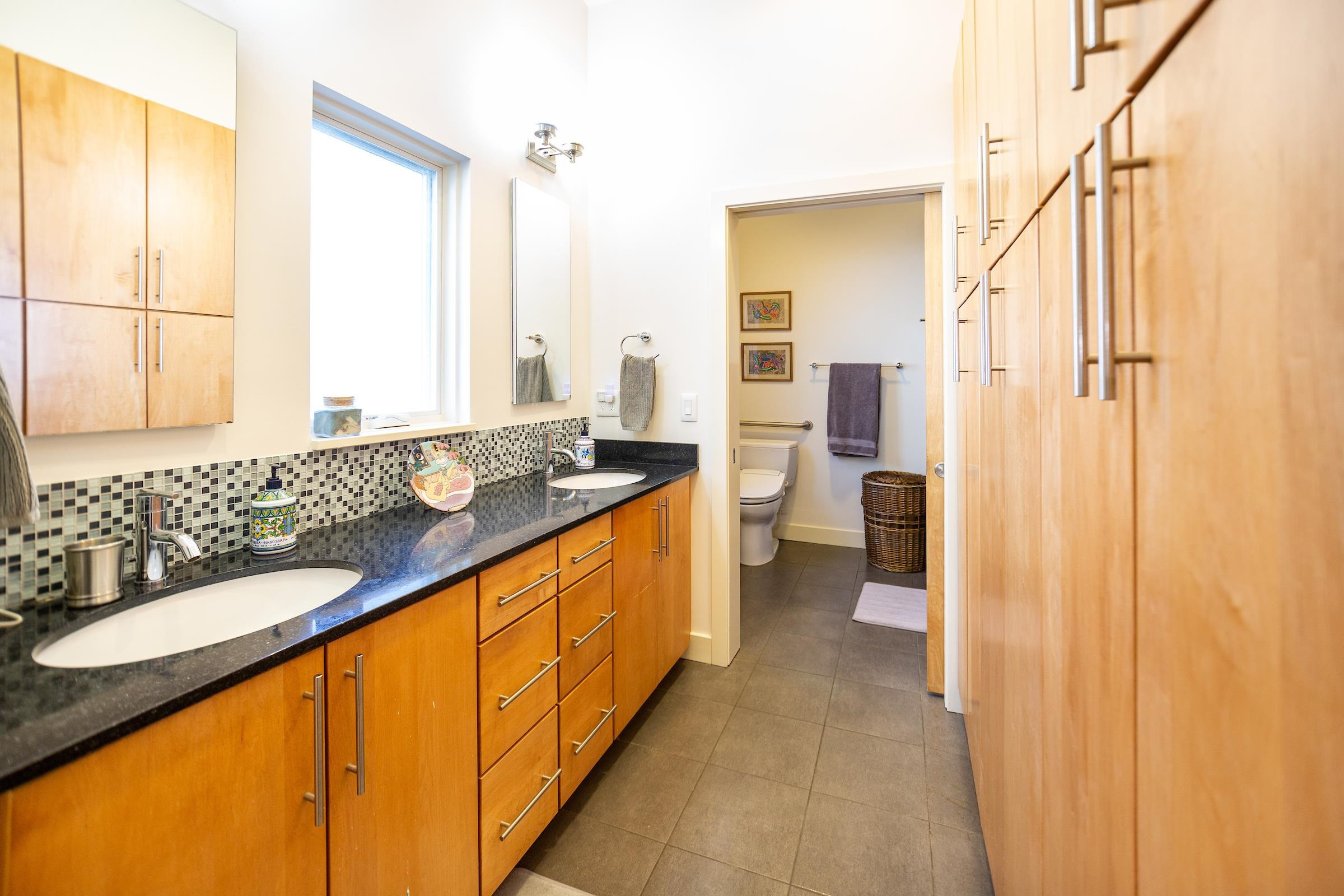 930 W Markham Avenue