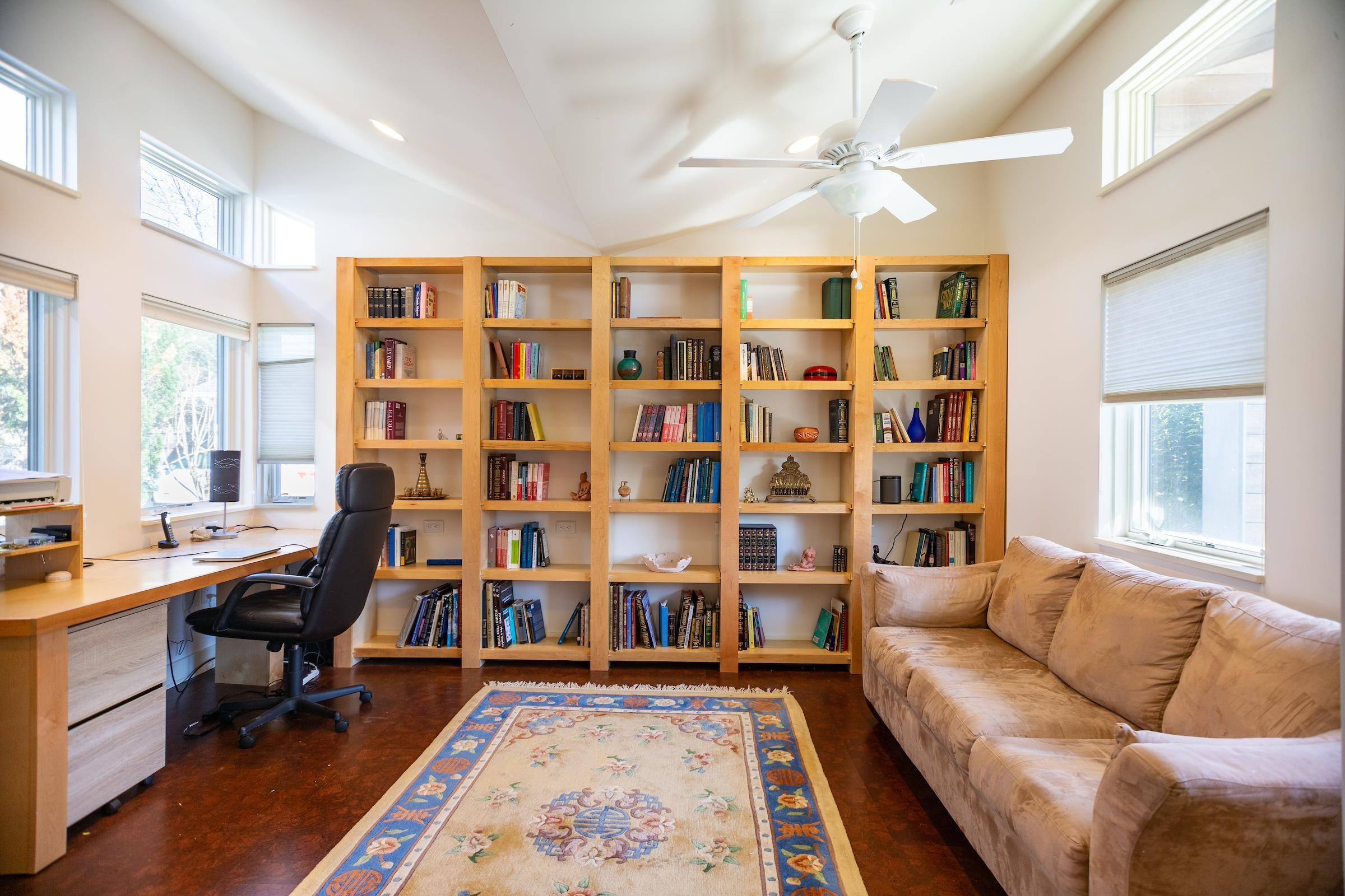 930 W Markham Avenue