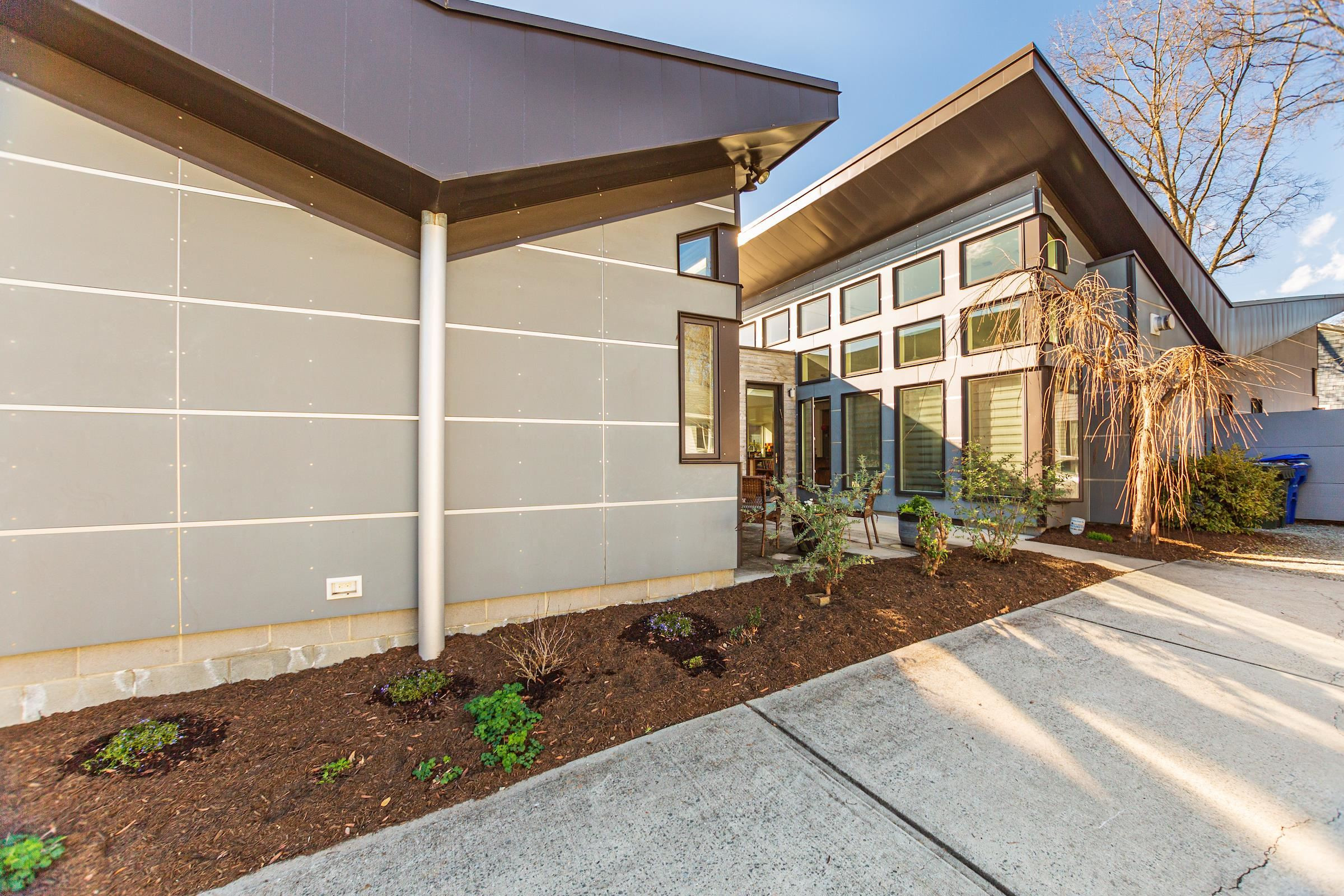 930 W Markham Avenue