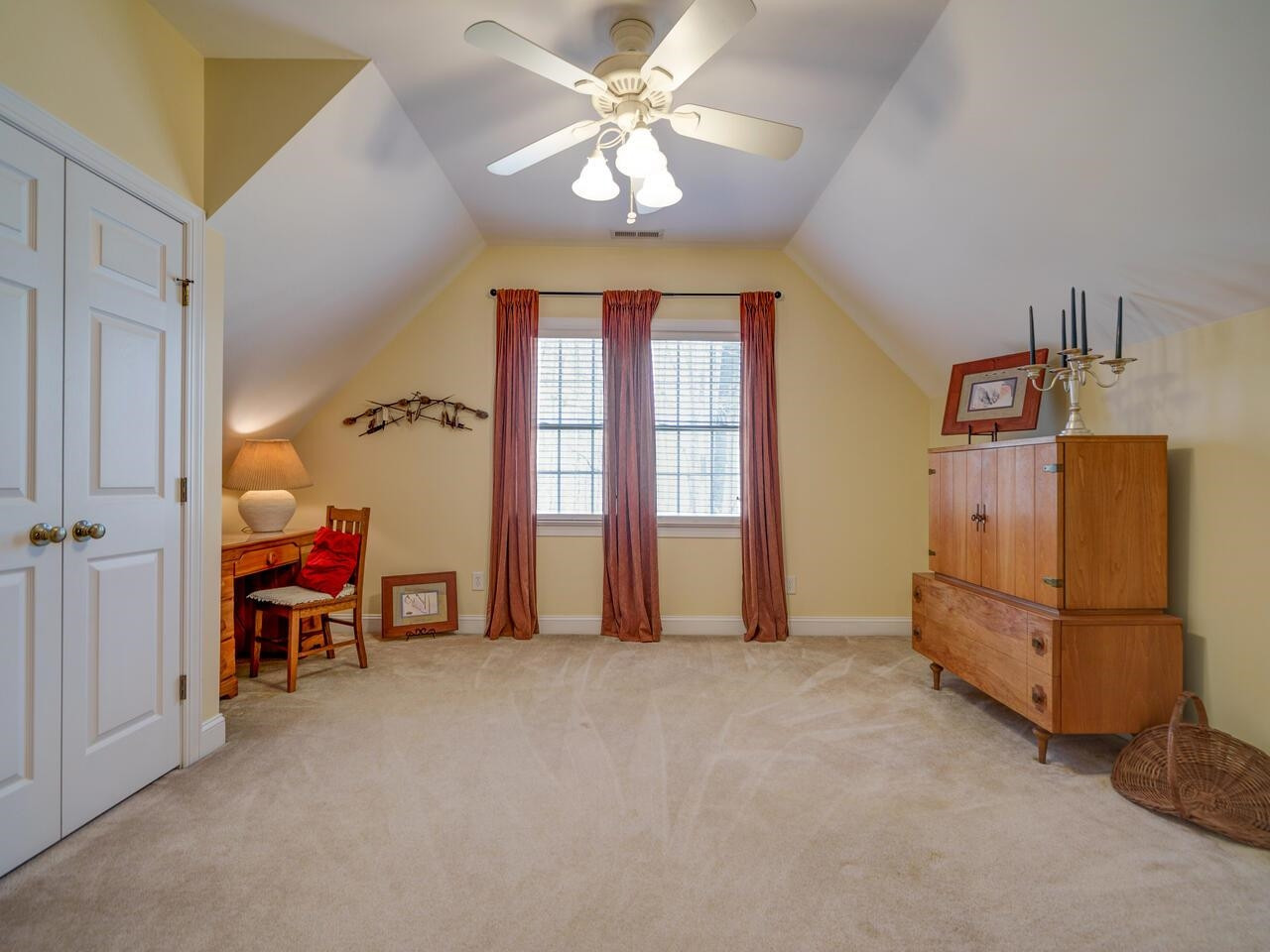 703 Phar Lap Lane