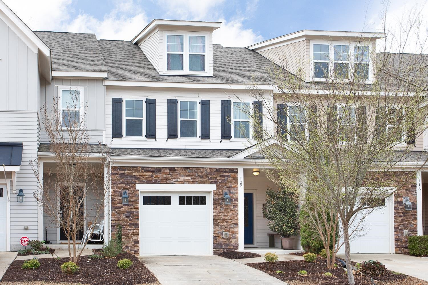 122 Ellsworth Manor Drive