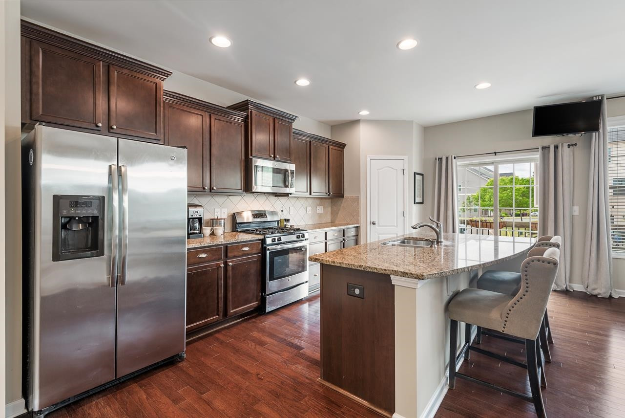 601 Mallory Lane # 10