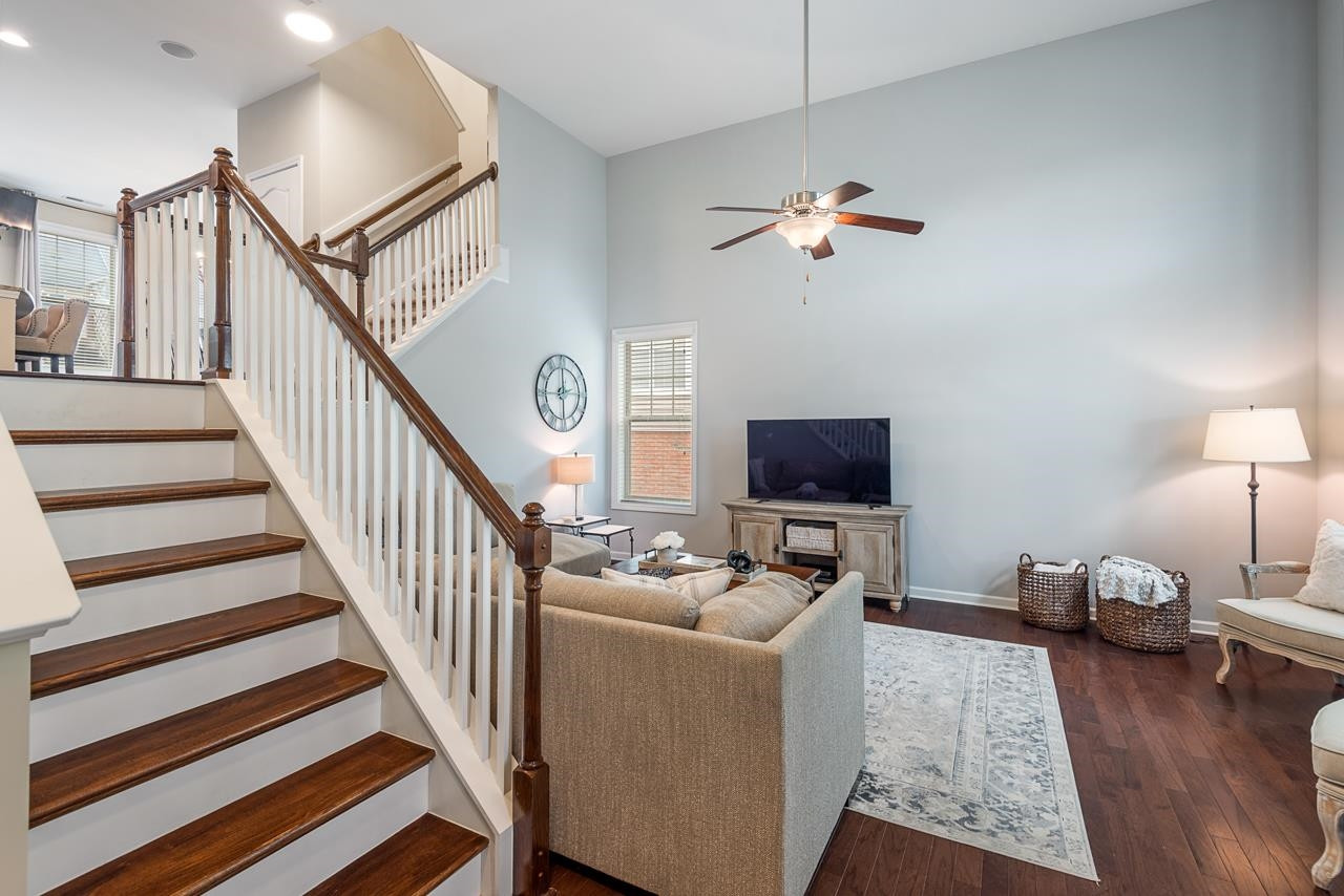 601 Mallory Lane # 10