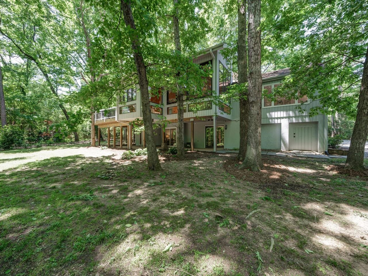 1521 Arboretum Drive
