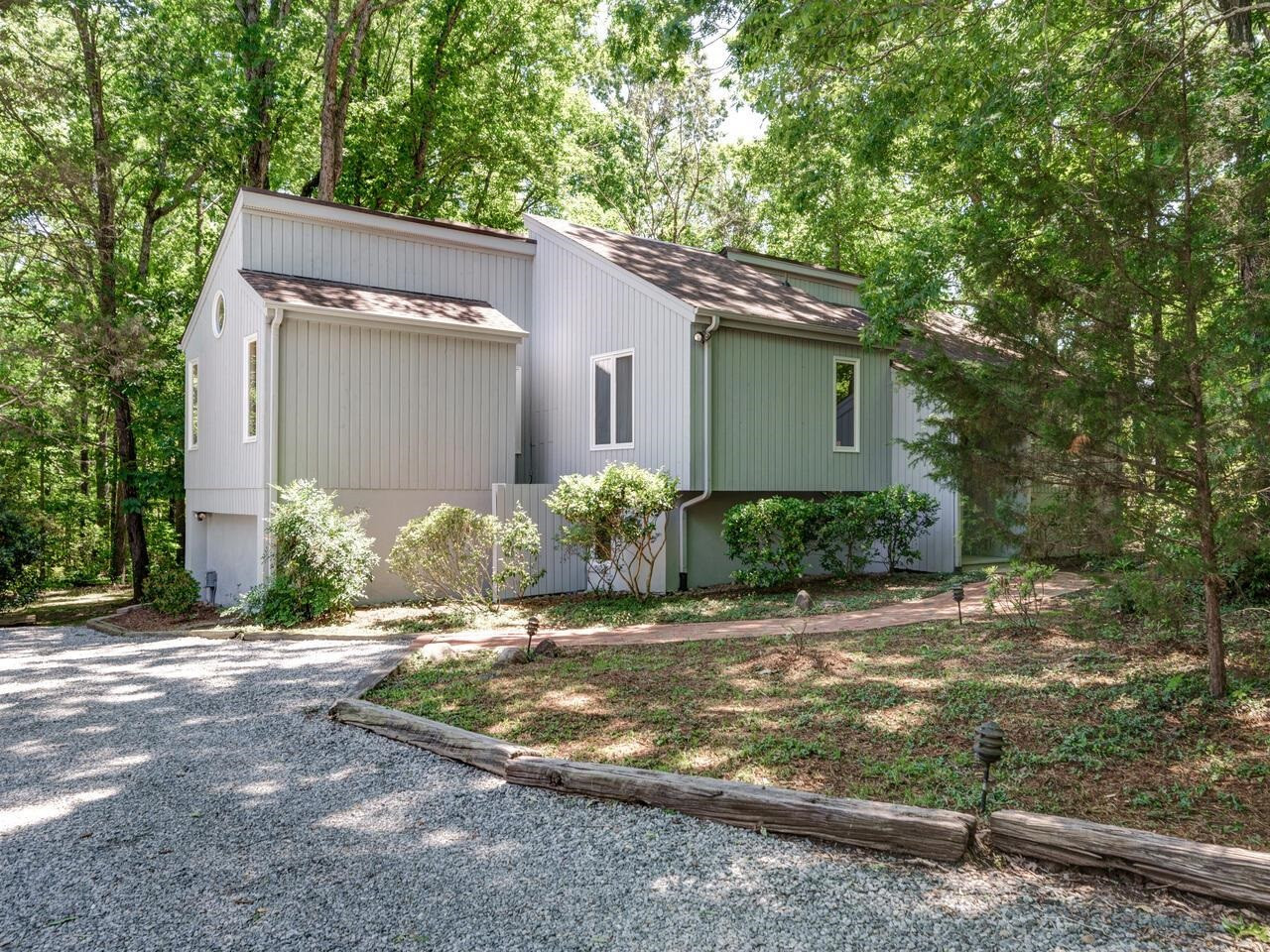 1521 Arboretum Drive
