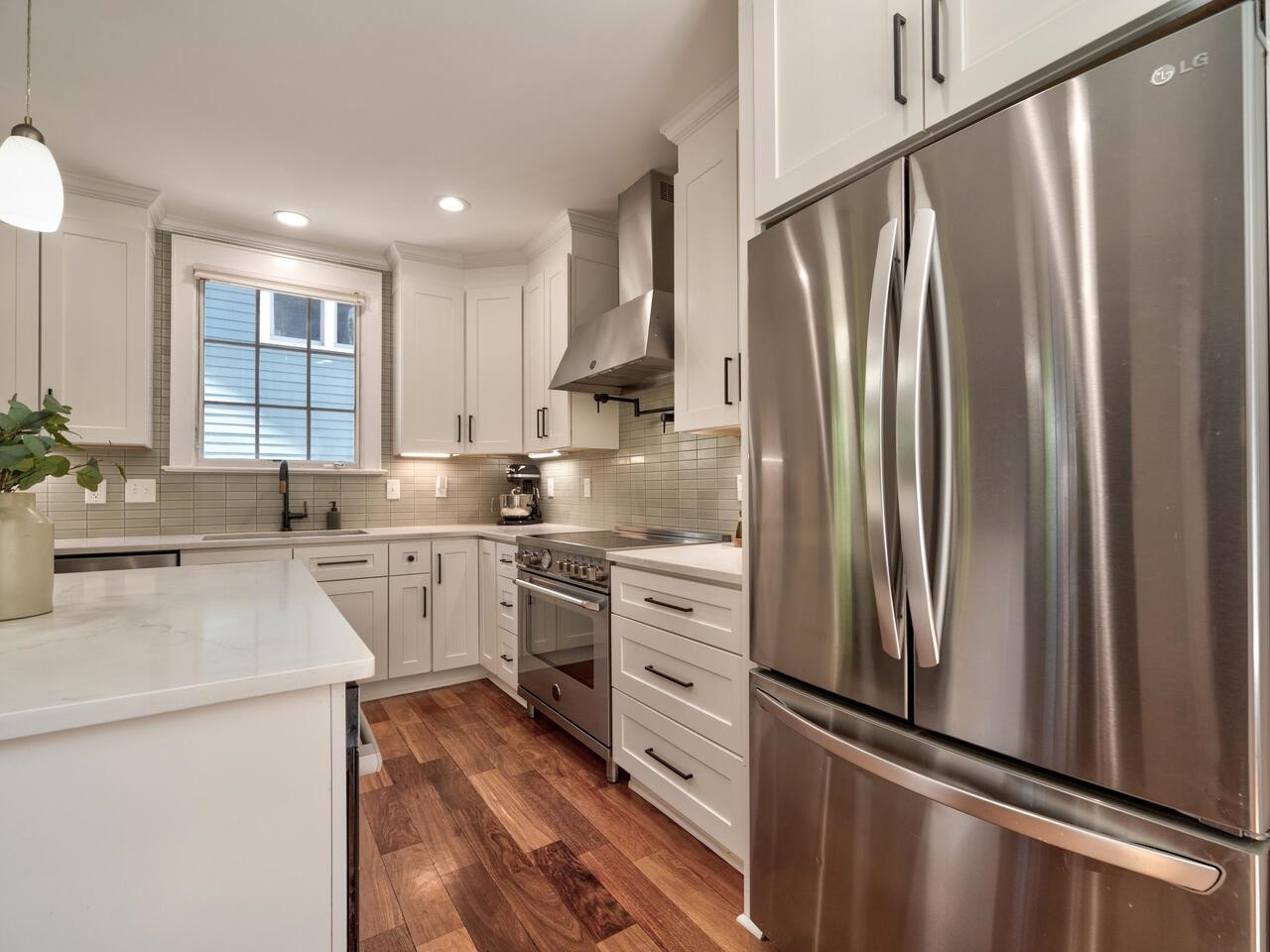 1412 W Markham Avenue