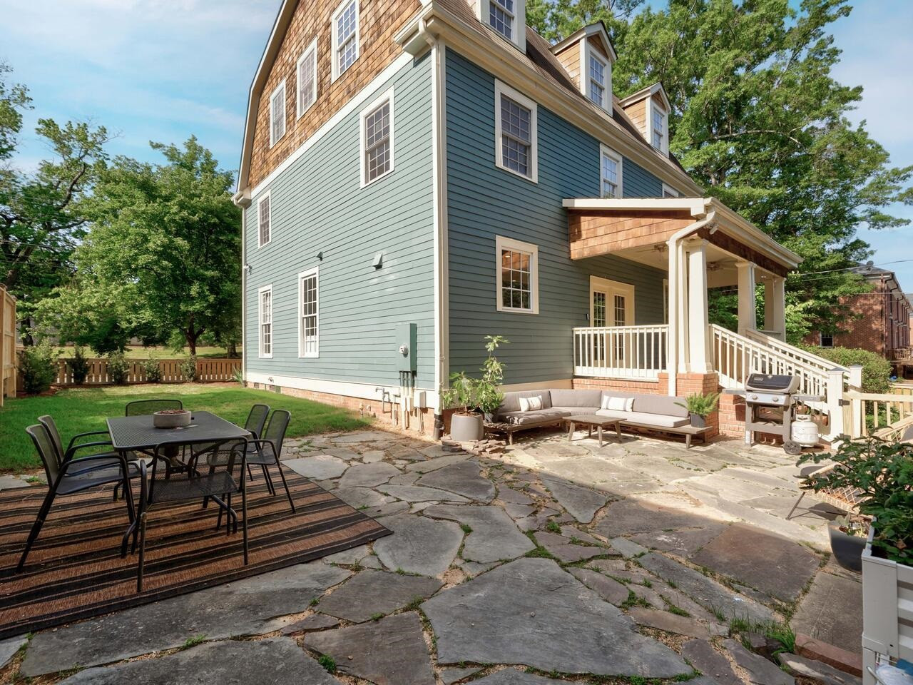 1412 W Markham Avenue