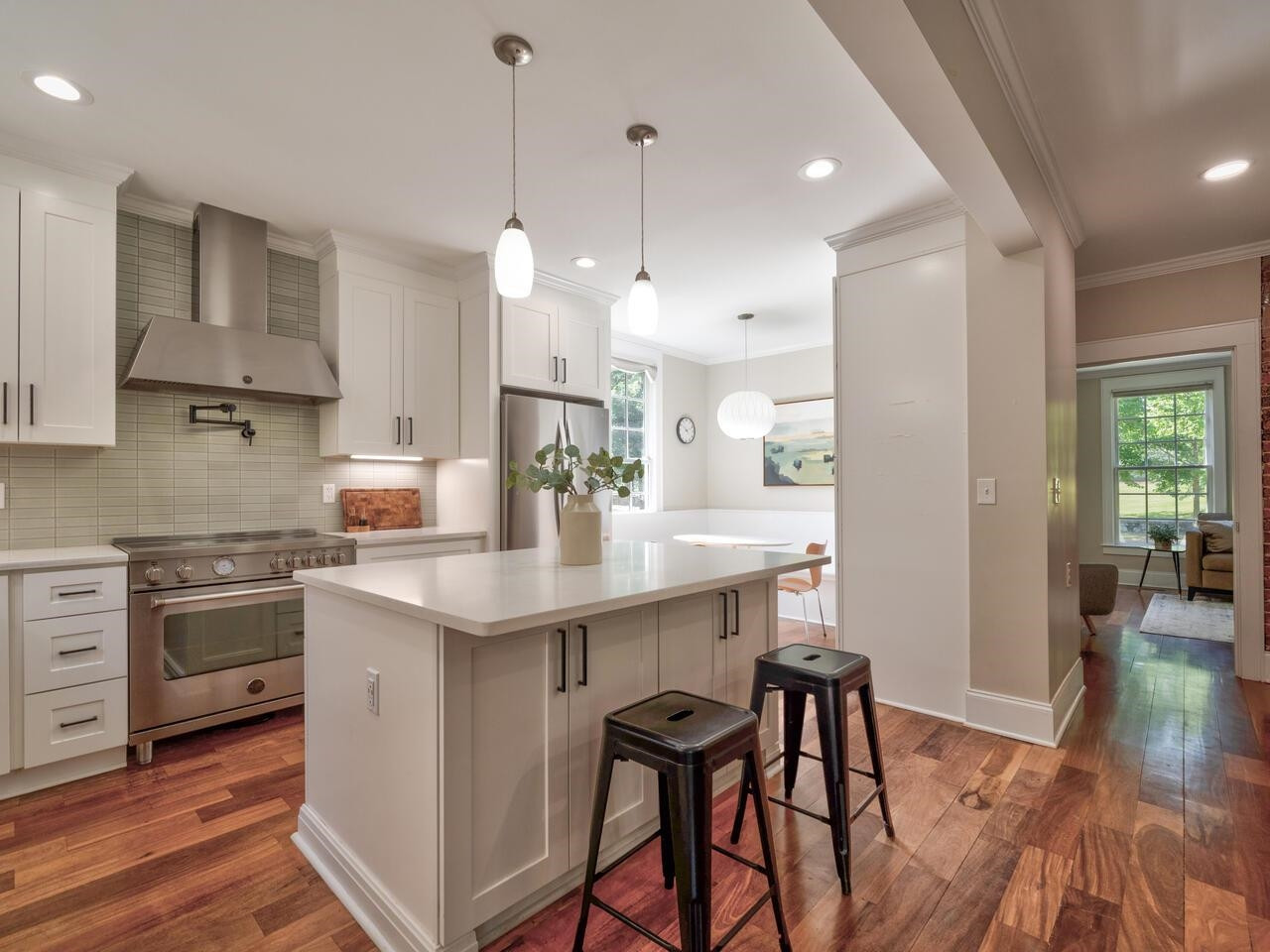 1412 W Markham Avenue