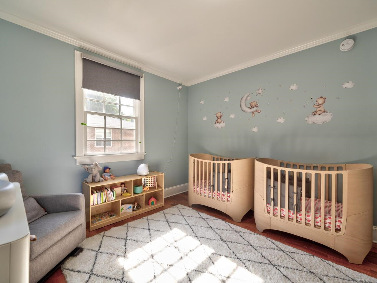 1412 W Markham Avenue