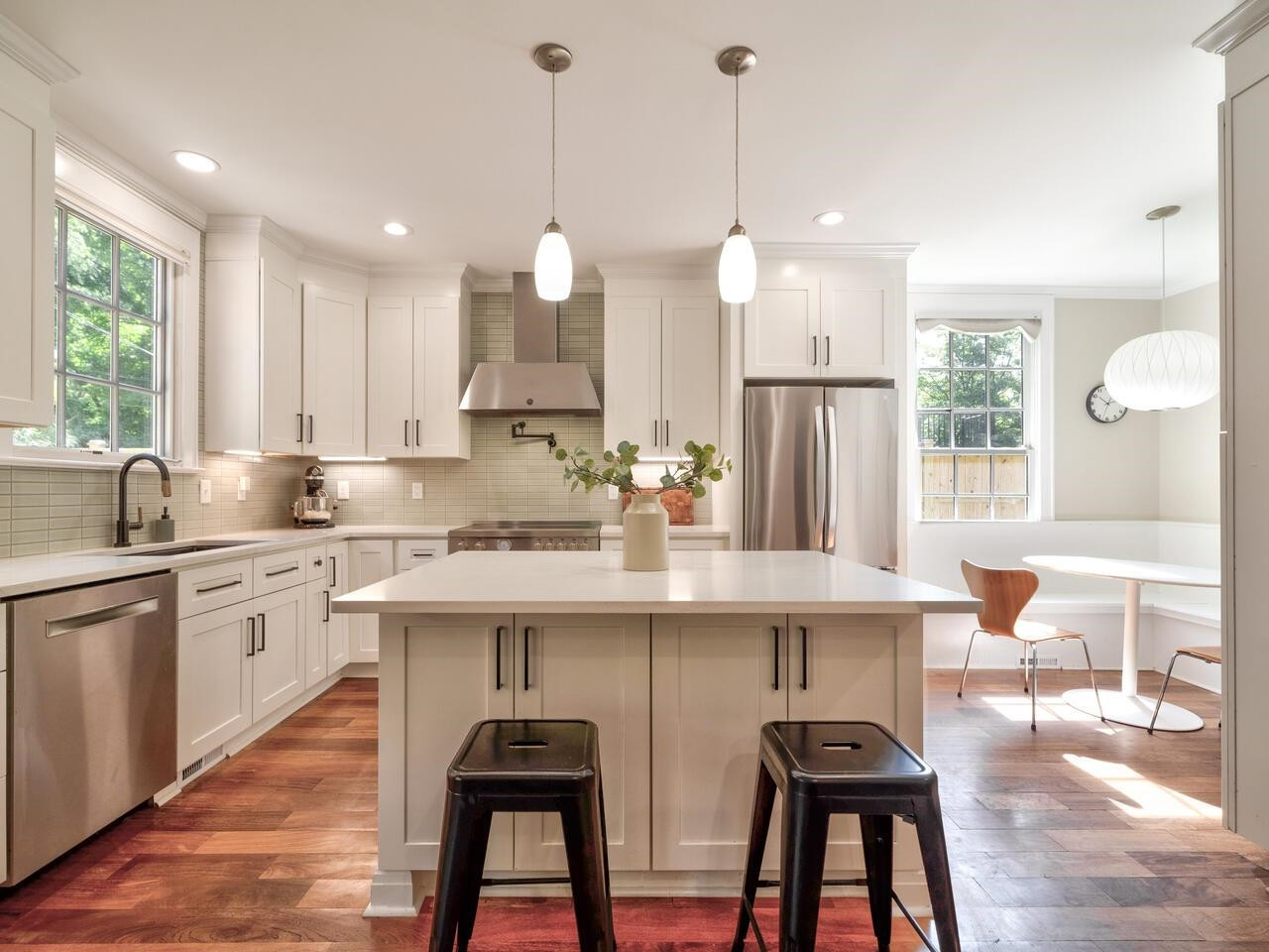 1412 W Markham Avenue