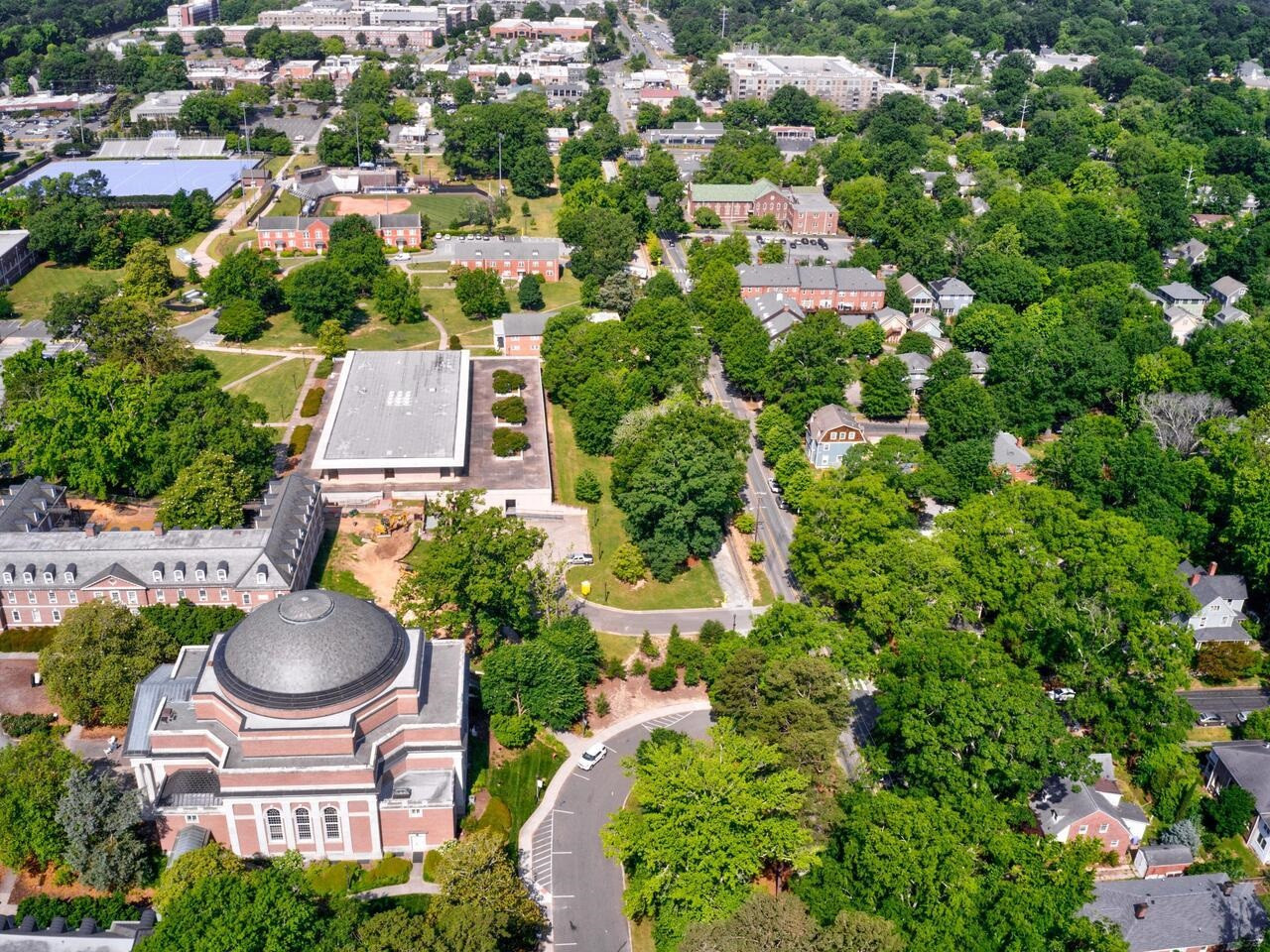 1412 W Markham Avenue