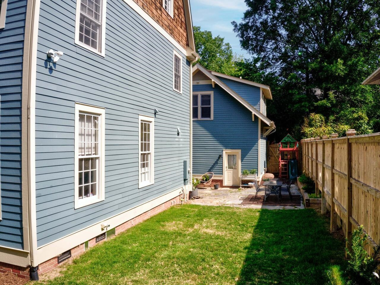 1412 W Markham Avenue