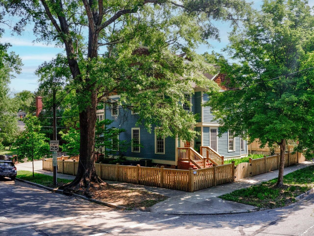 1412 W Markham Avenue