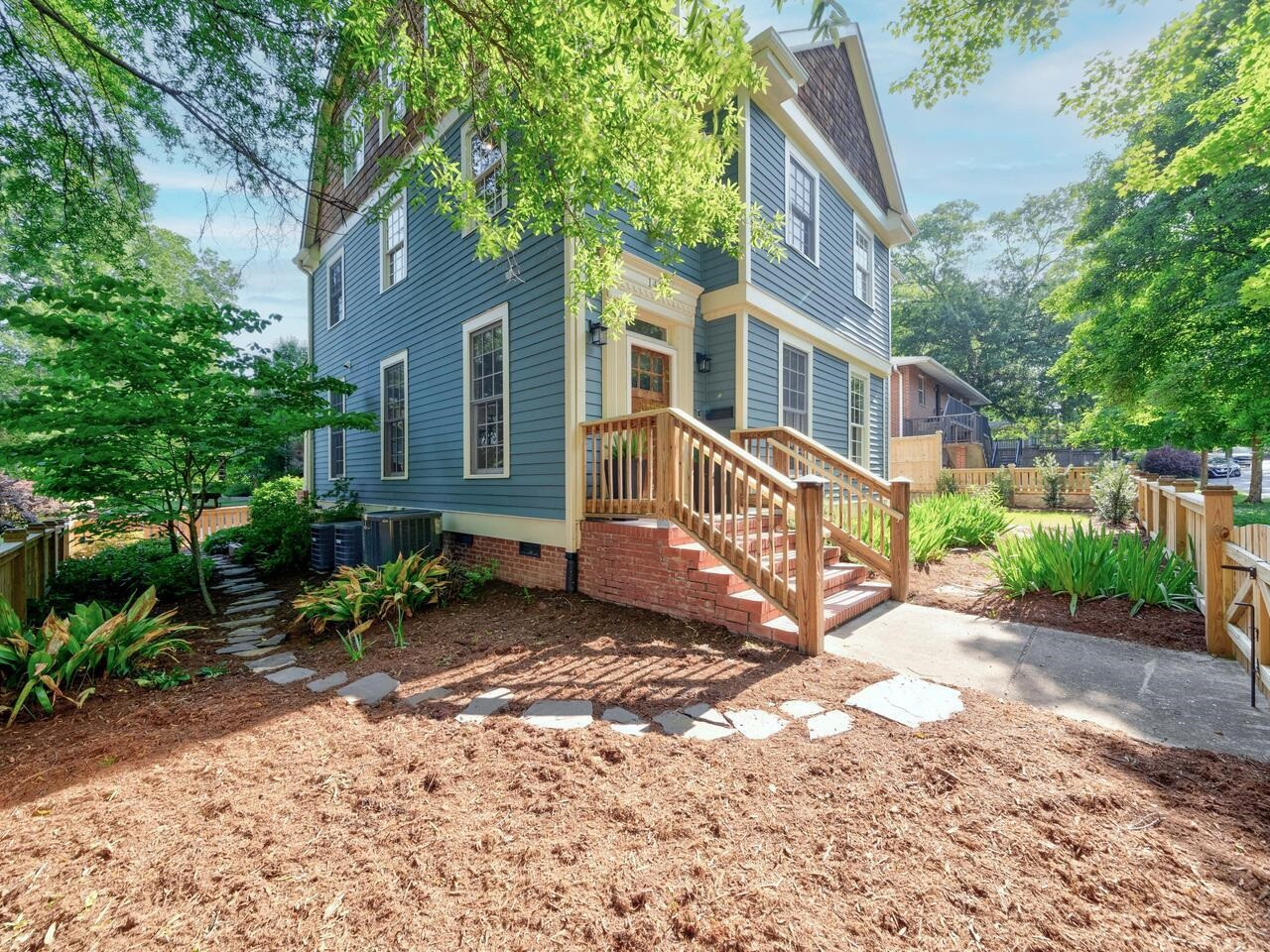 1412 W Markham Avenue