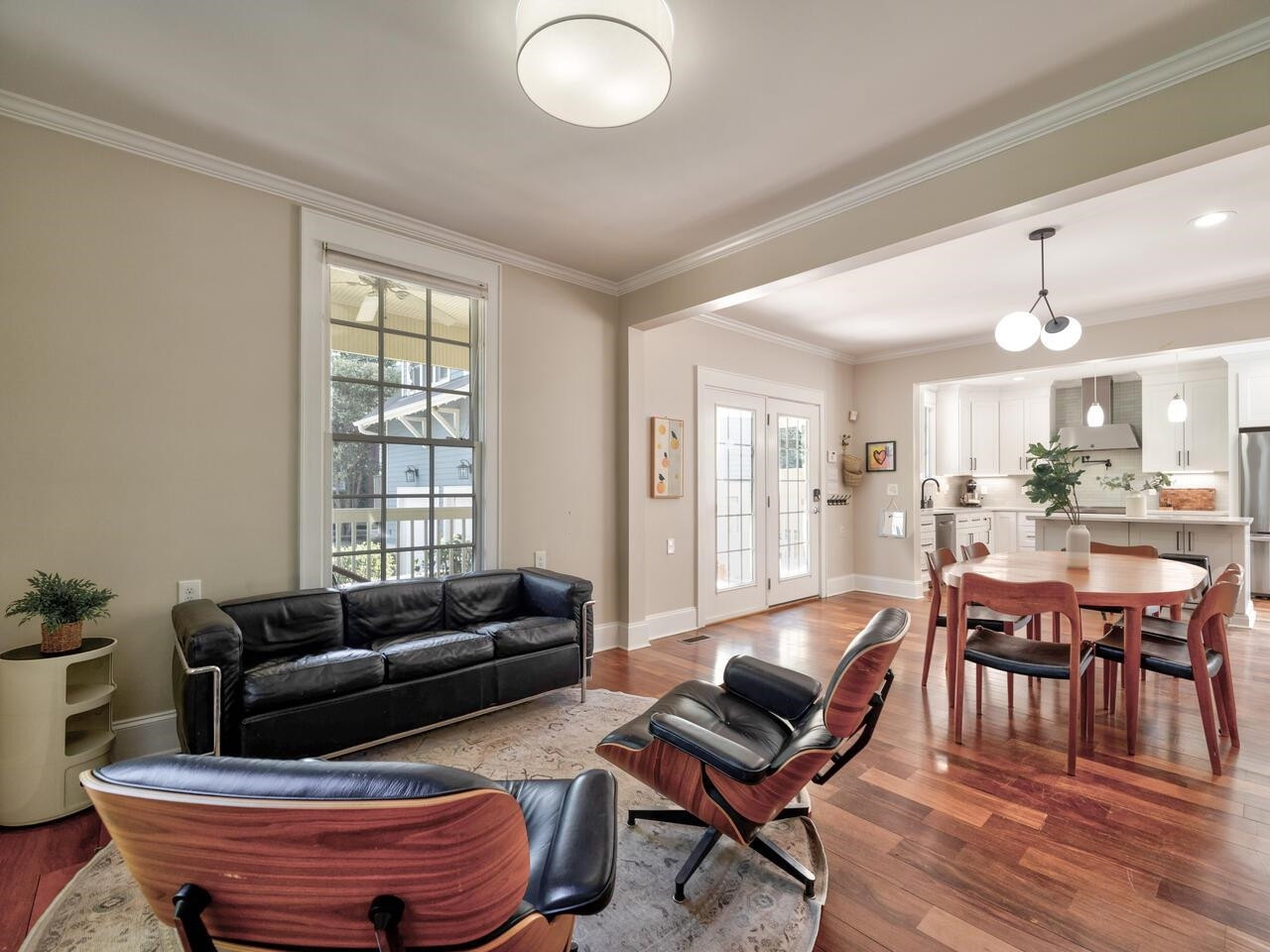 1412 W Markham Avenue