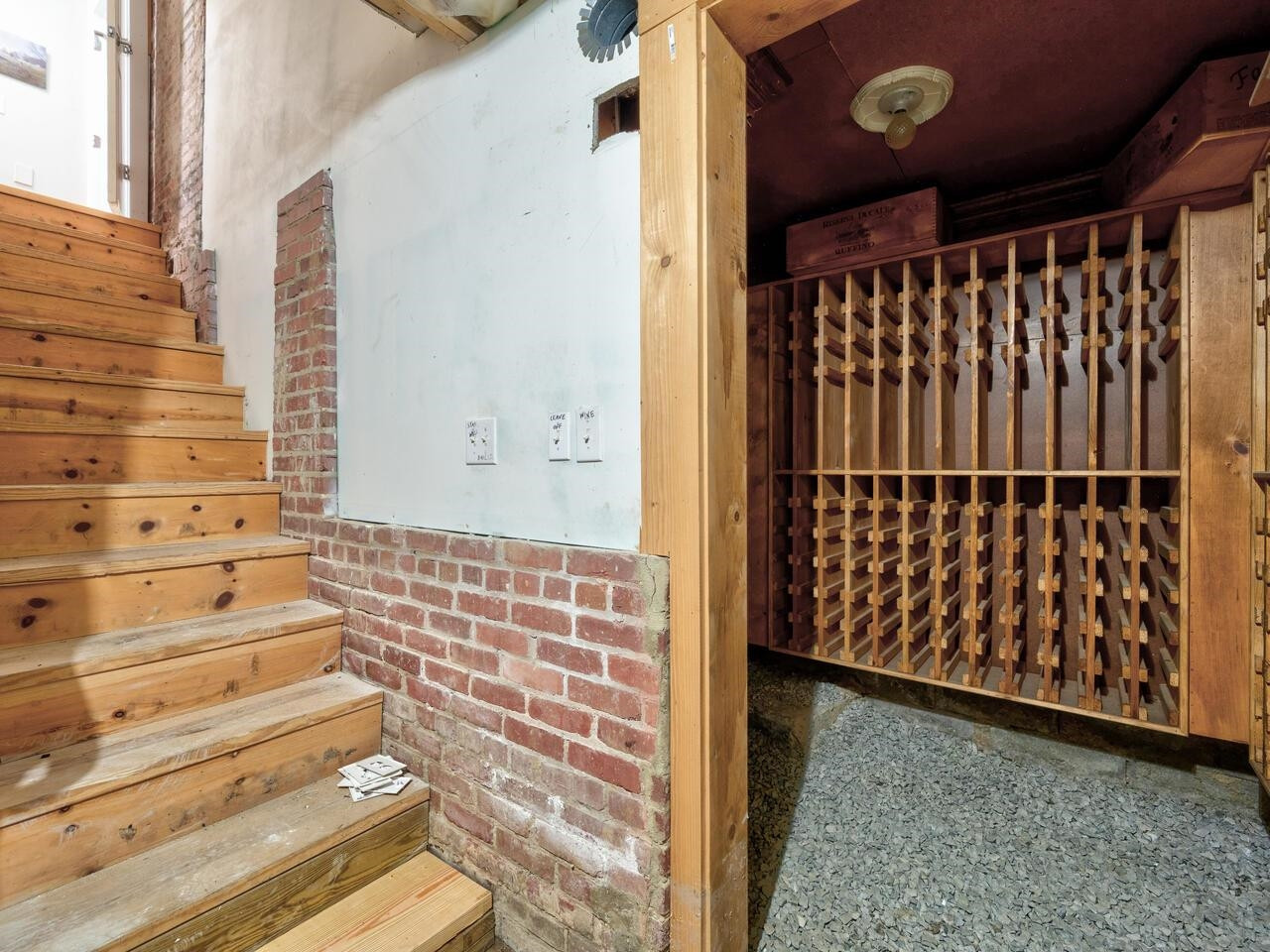 1412 W Markham Avenue