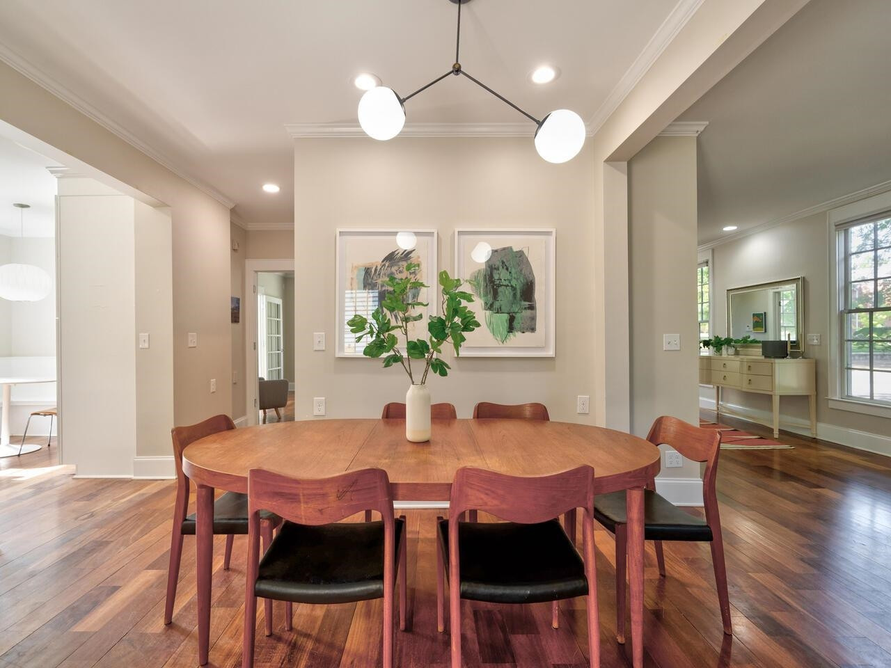 1412 W Markham Avenue