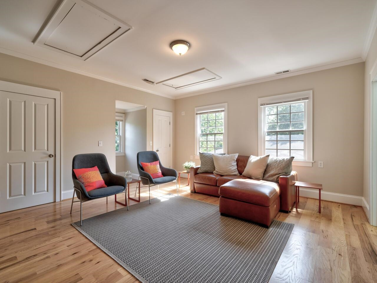 1412 W Markham Avenue