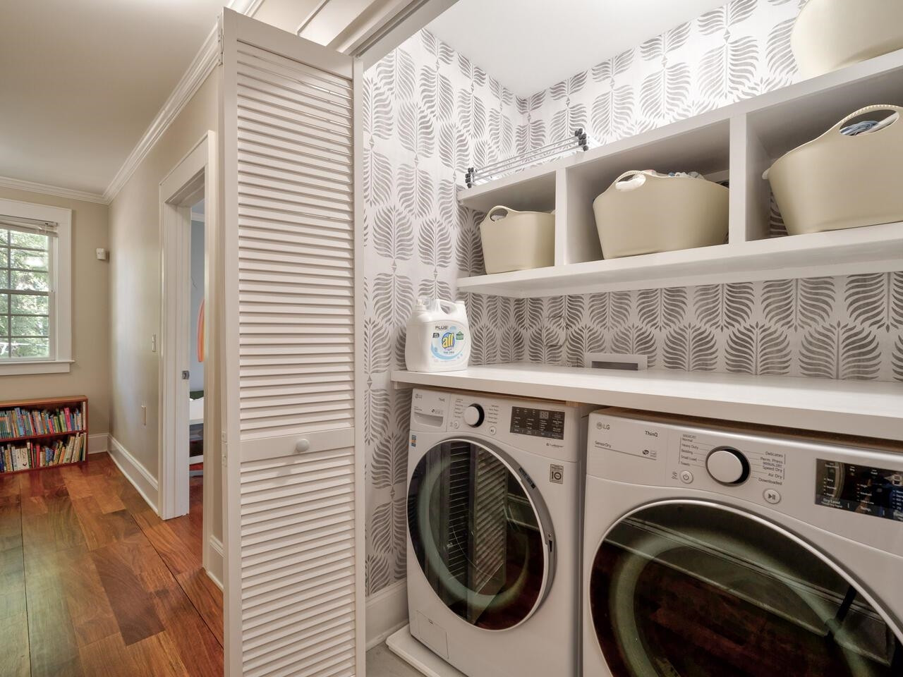 1412 W Markham Avenue