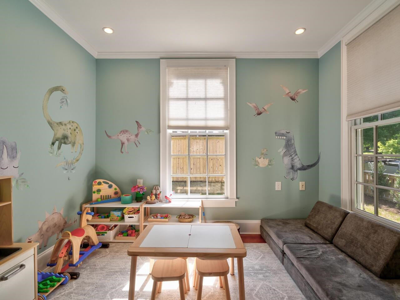 1412 W Markham Avenue