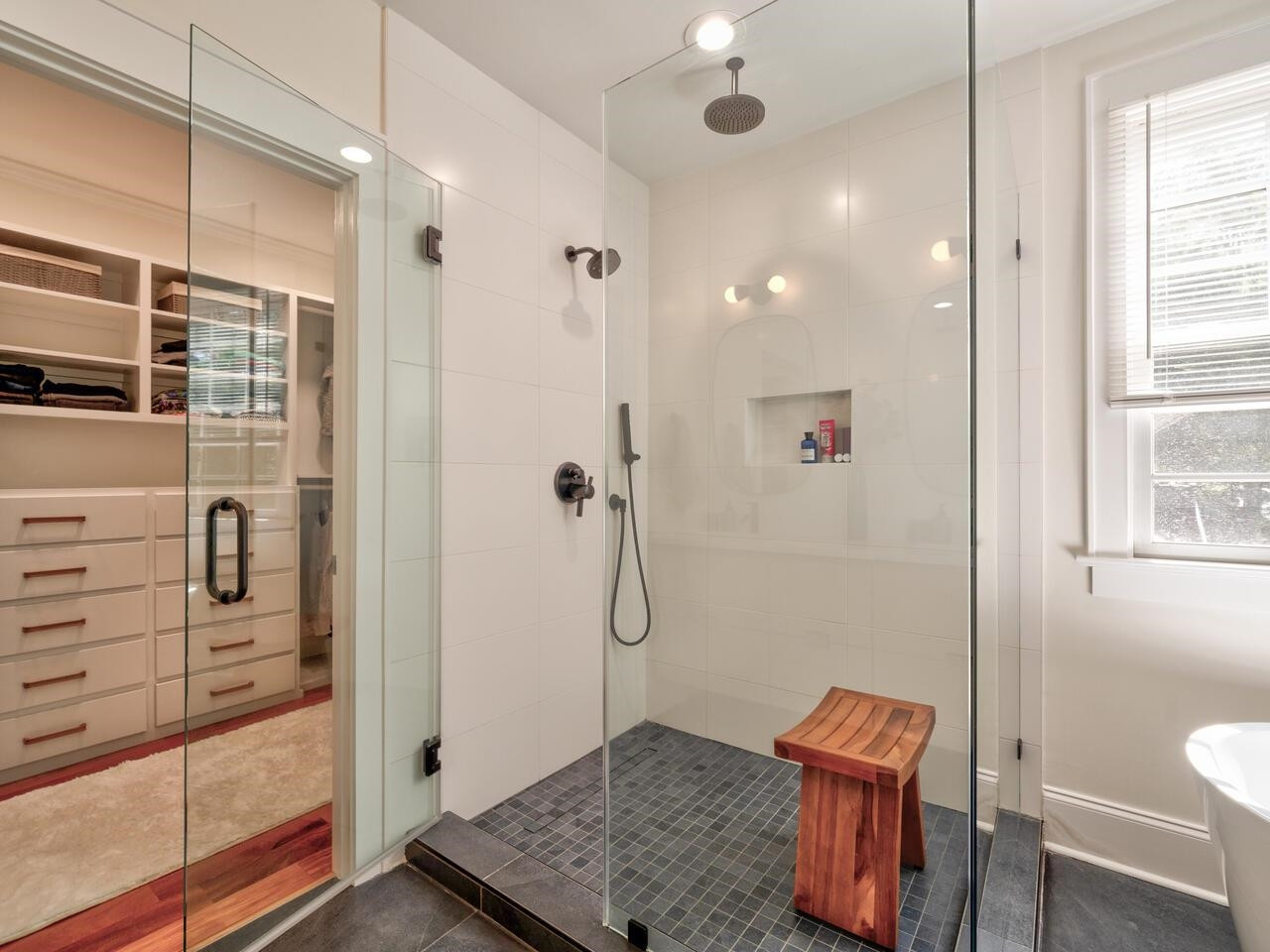 1412 W Markham Avenue