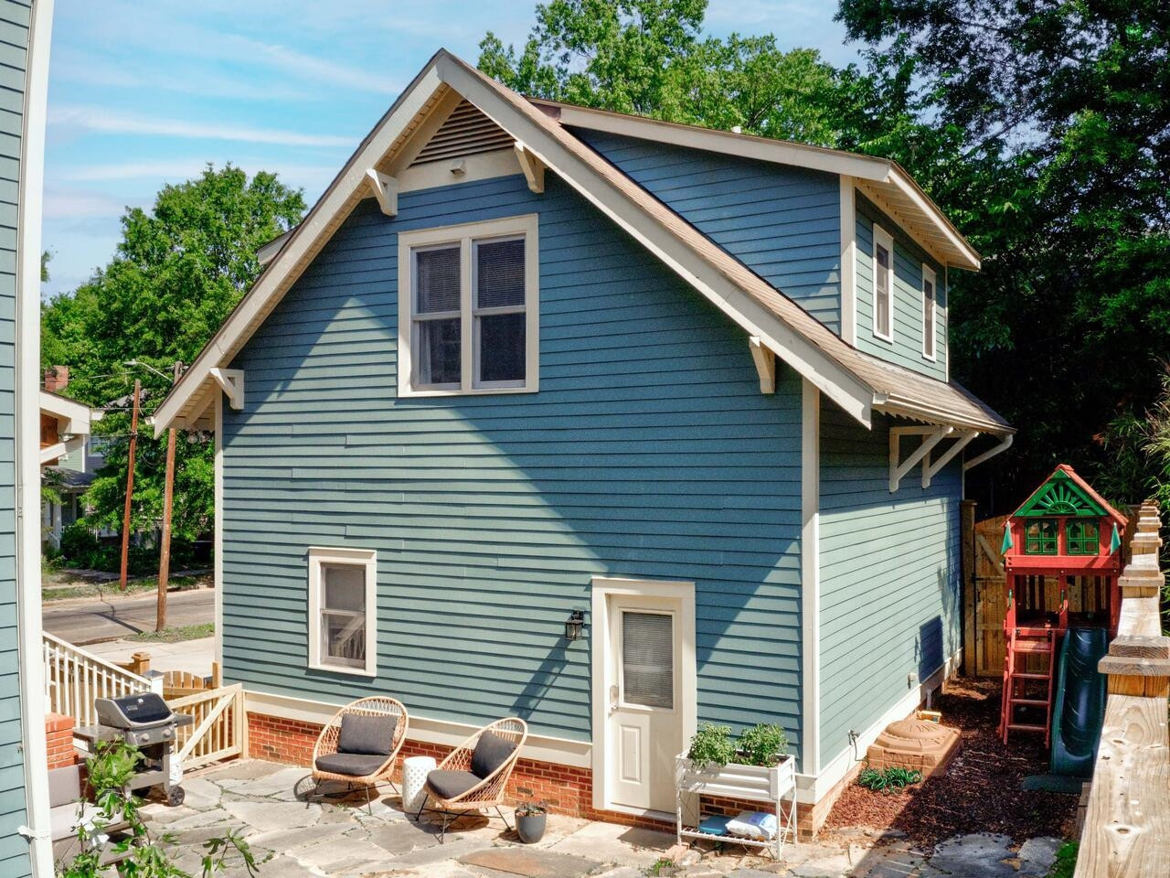 1412 W Markham Avenue