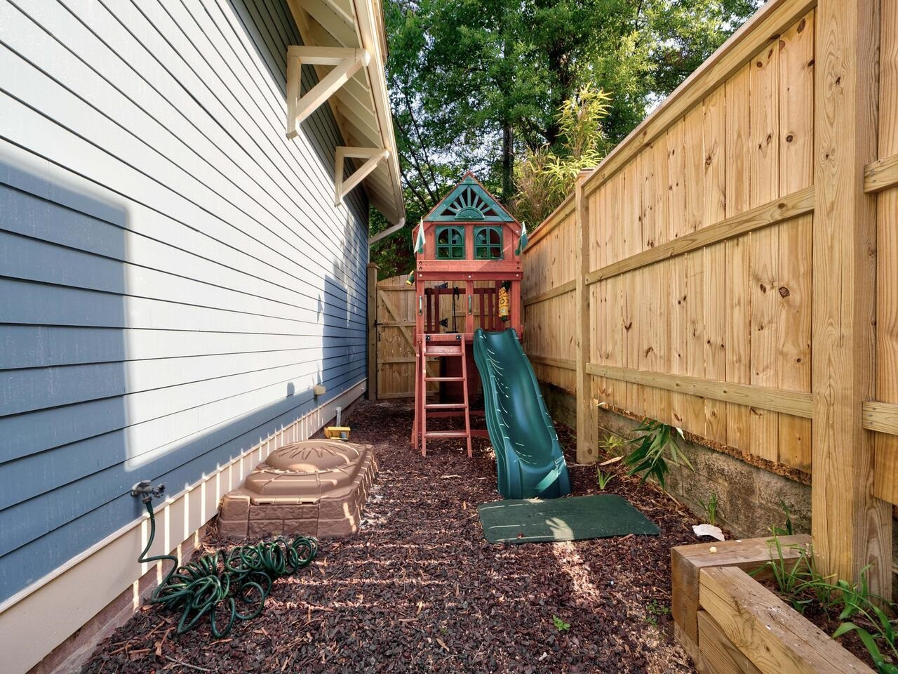 1412 W Markham Avenue