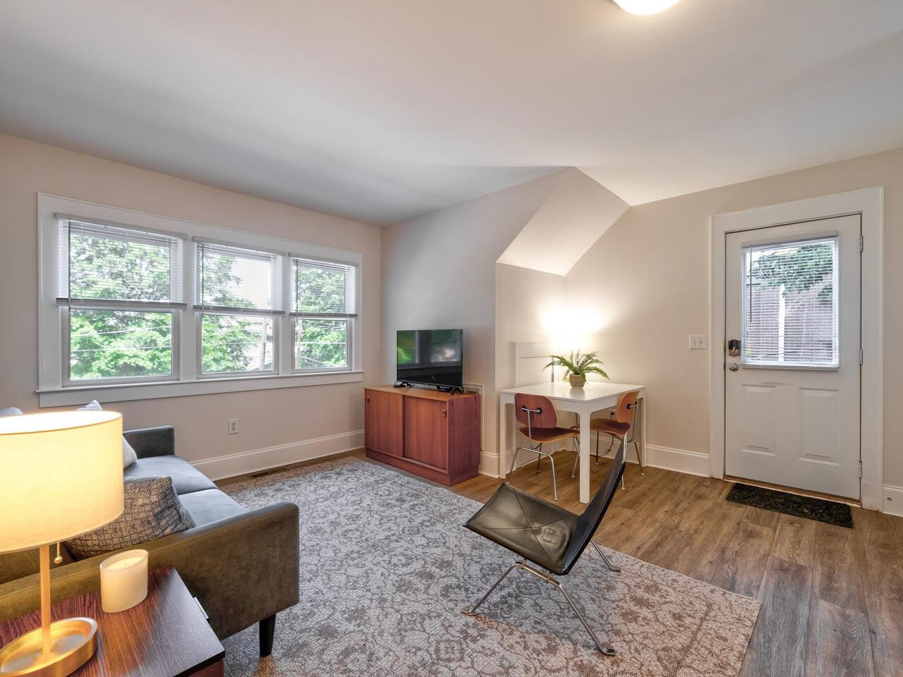 1412 W Markham Avenue