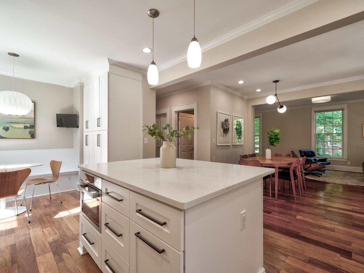 1412 W Markham Avenue